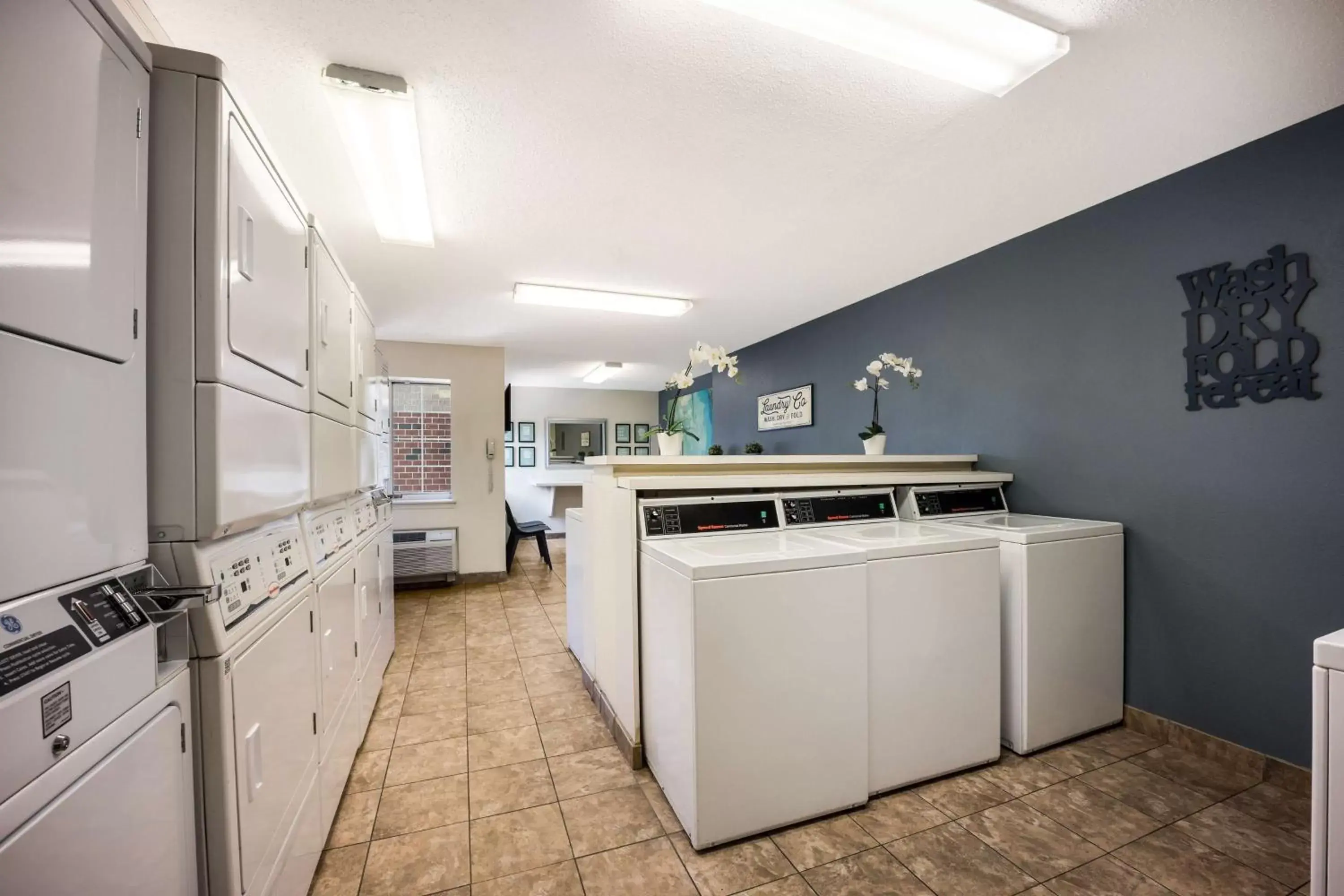 laundry, Kitchen/Kitchenette in Sonesta Simply Suites Jersey City
