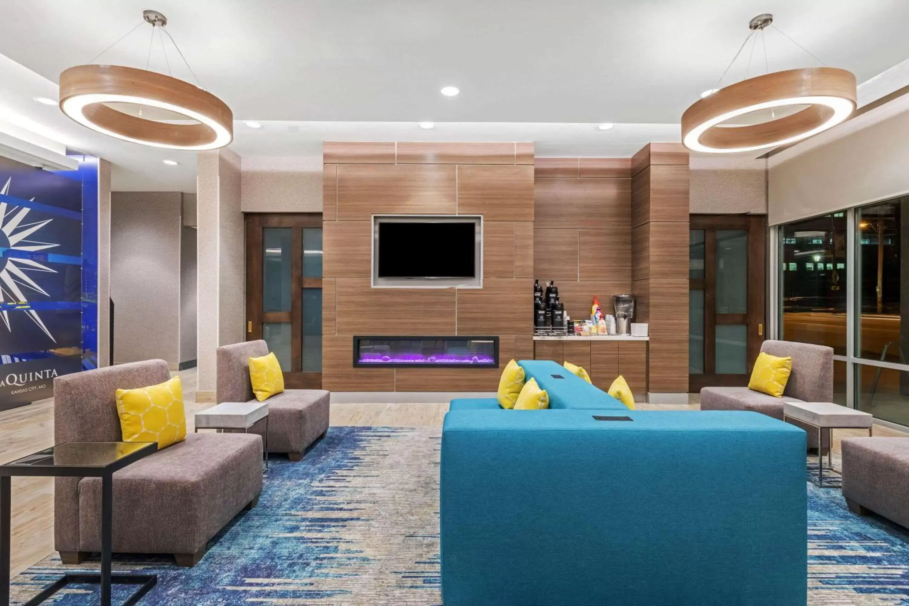 Lobby or reception, Lobby/Reception in La Quinta Inn & Suites by Wyndham Kansas City Beacon Hill