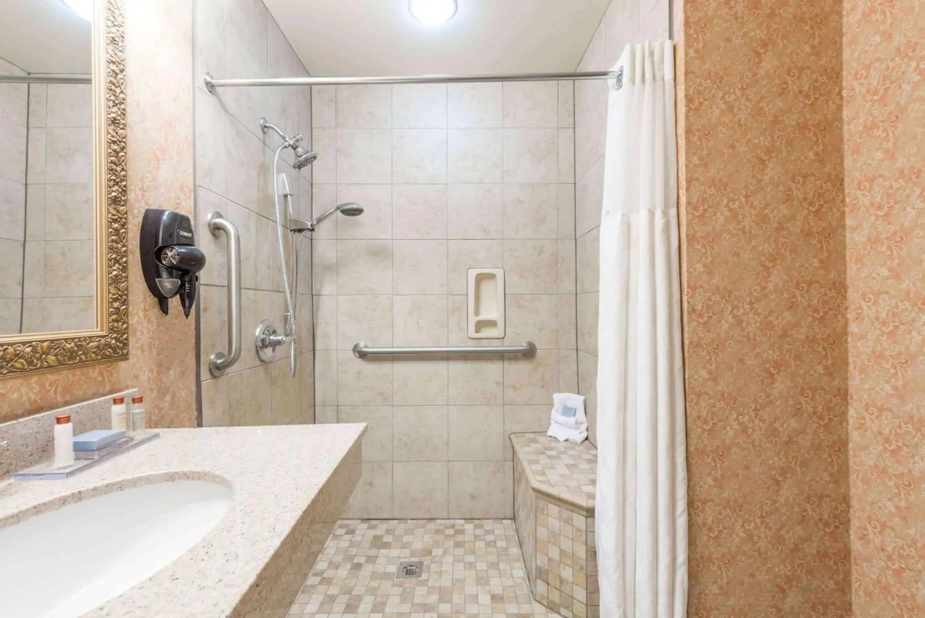 Bathroom in Wingate by Wyndham Sulphur Near Lake Charles