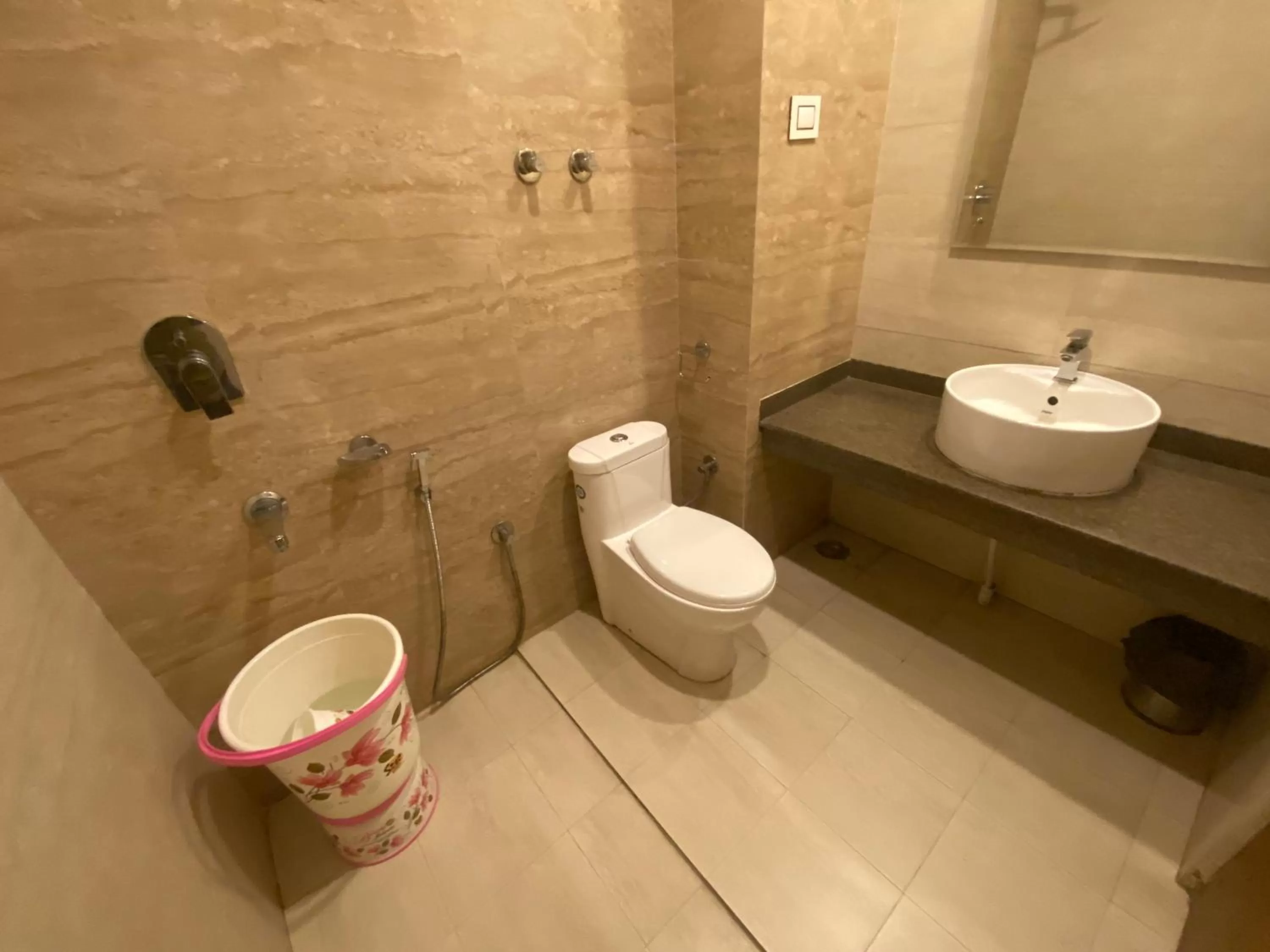 Bathroom in Hotel Ambika Resort Manali