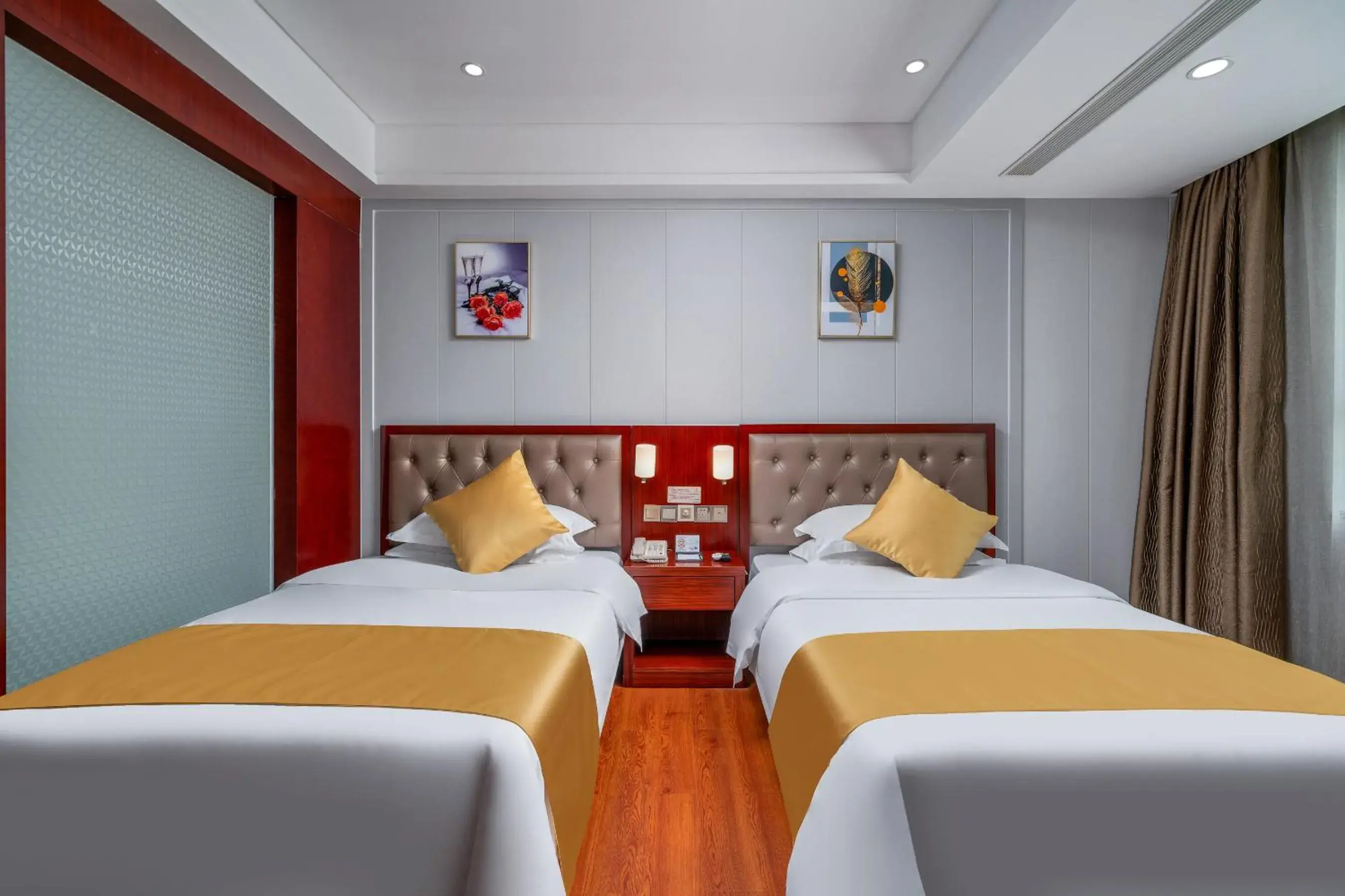 Bed in Shi Liu Hotel