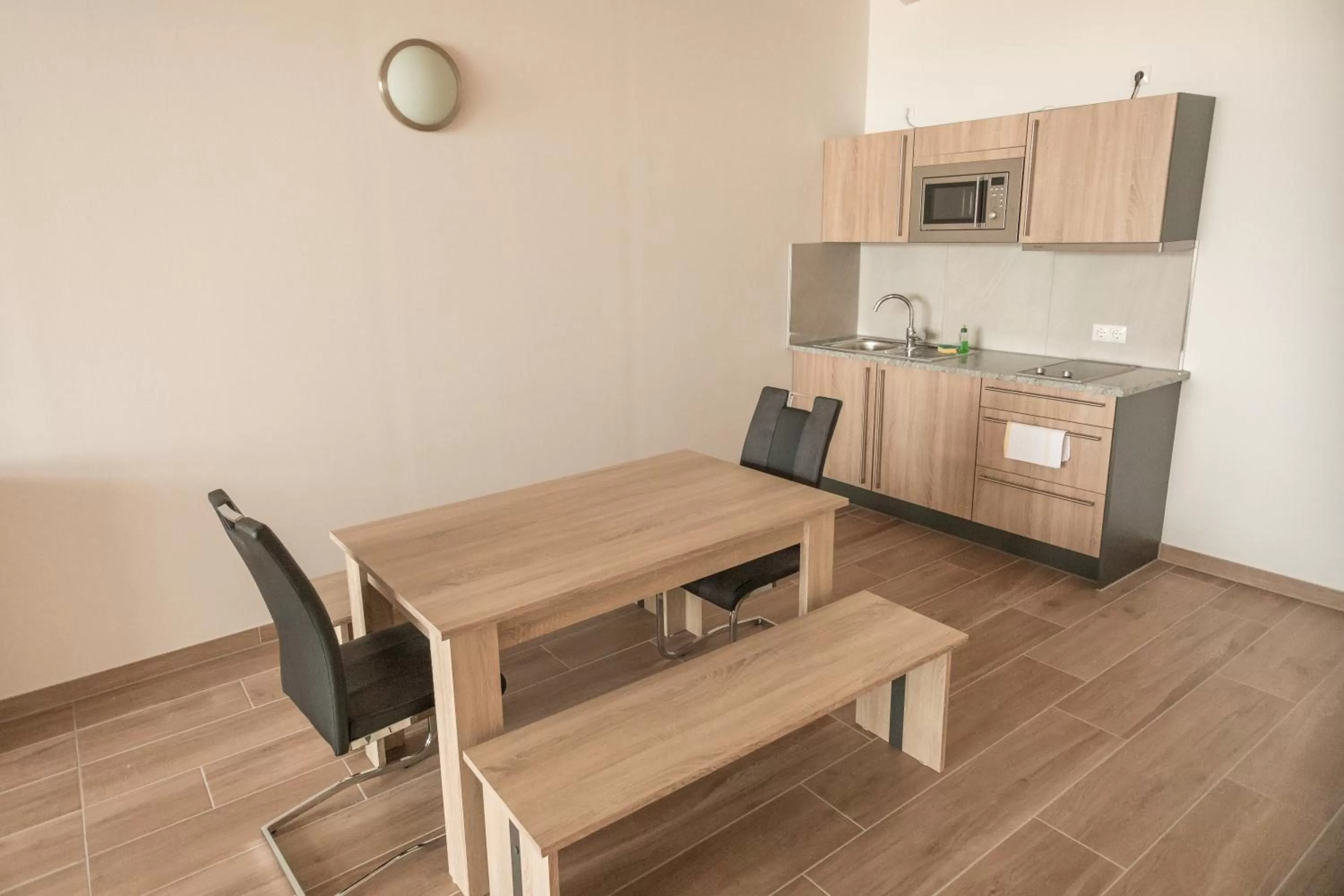 Kitchen or kitchenette in Stadthotel Donauwörth