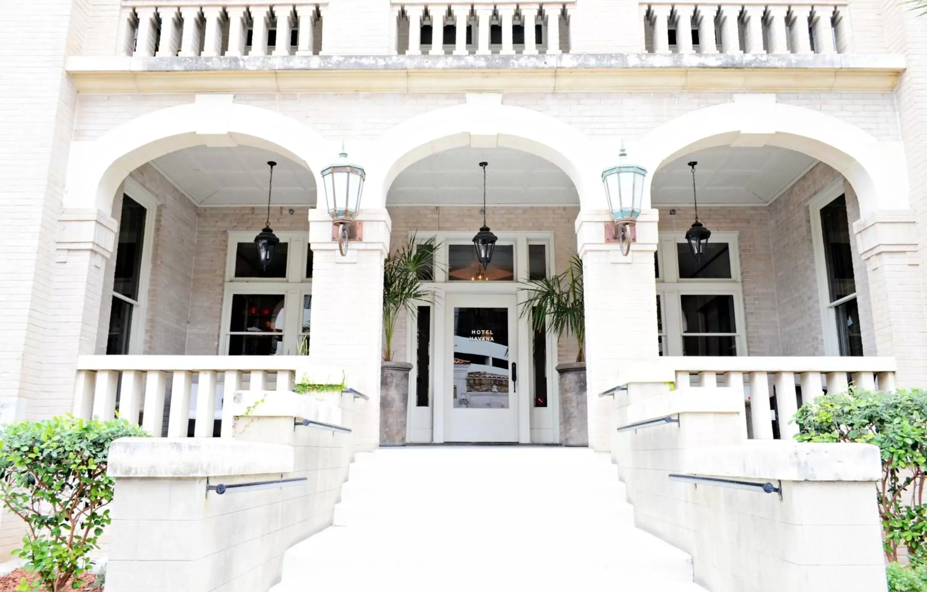 Facade/entrance, Property Building in Hotel Havana