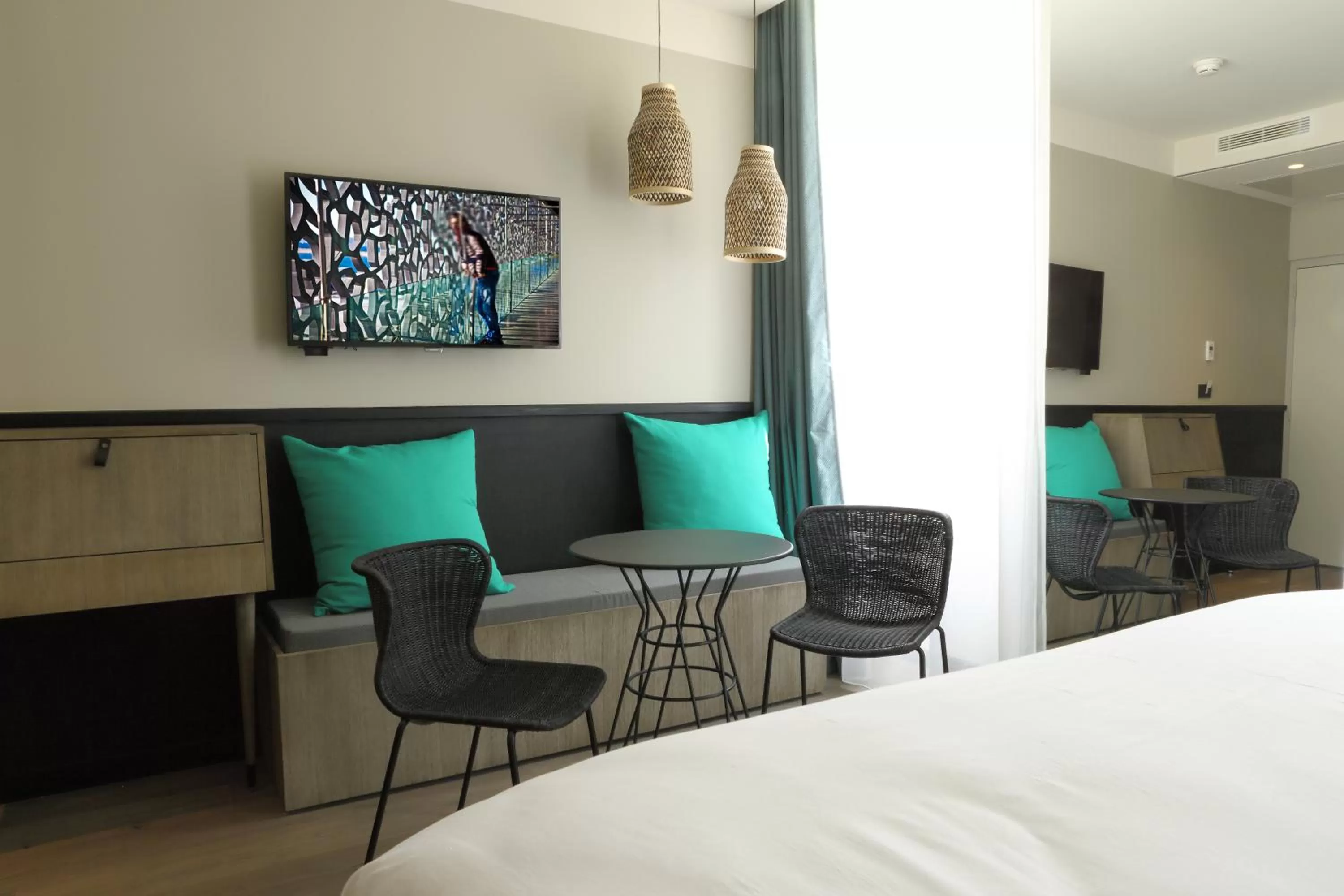 Seating area, Bed in Best Western Plus Hôtel La Joliette