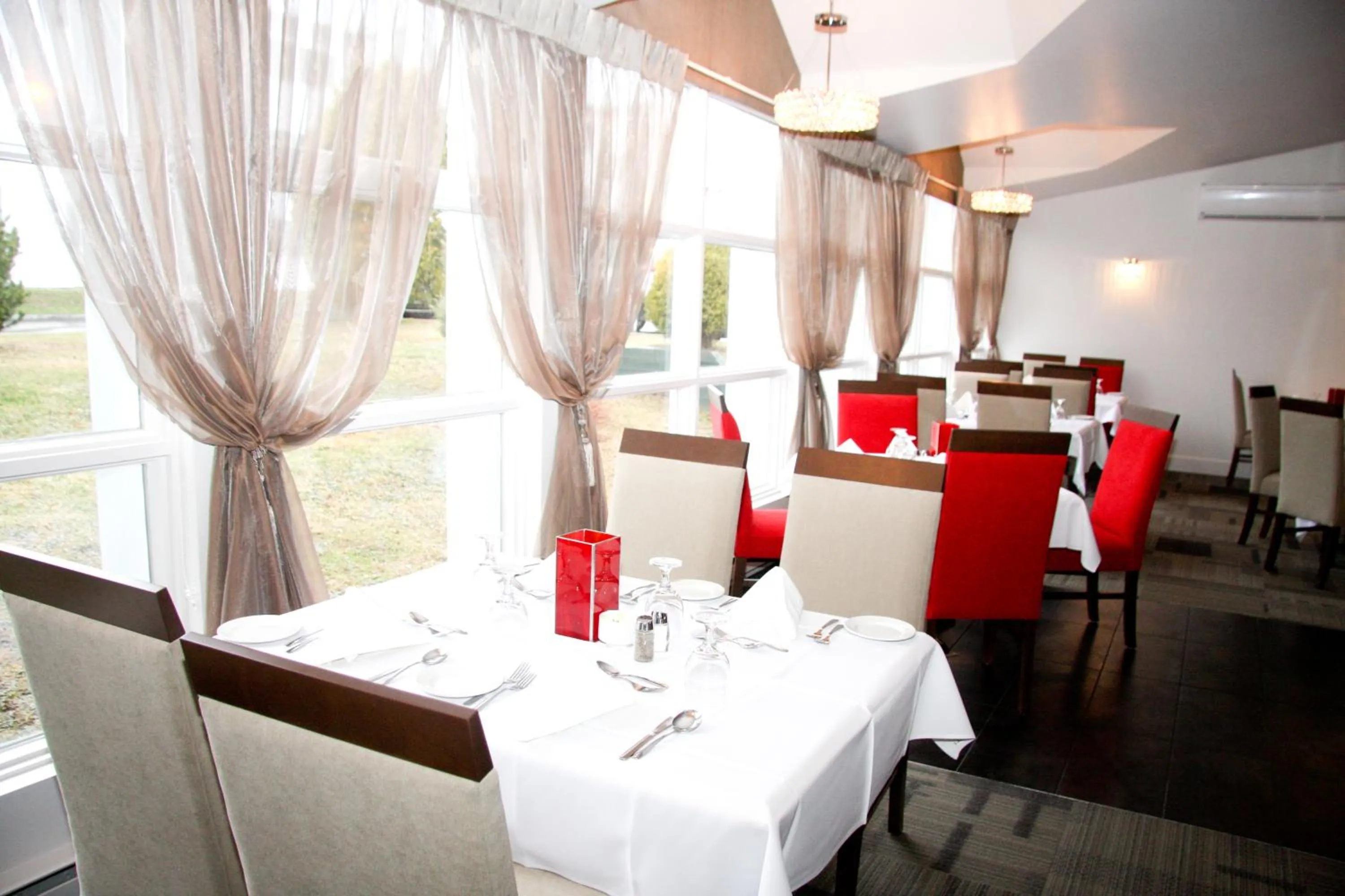 Restaurant/places to eat in Auberge de la Pointe