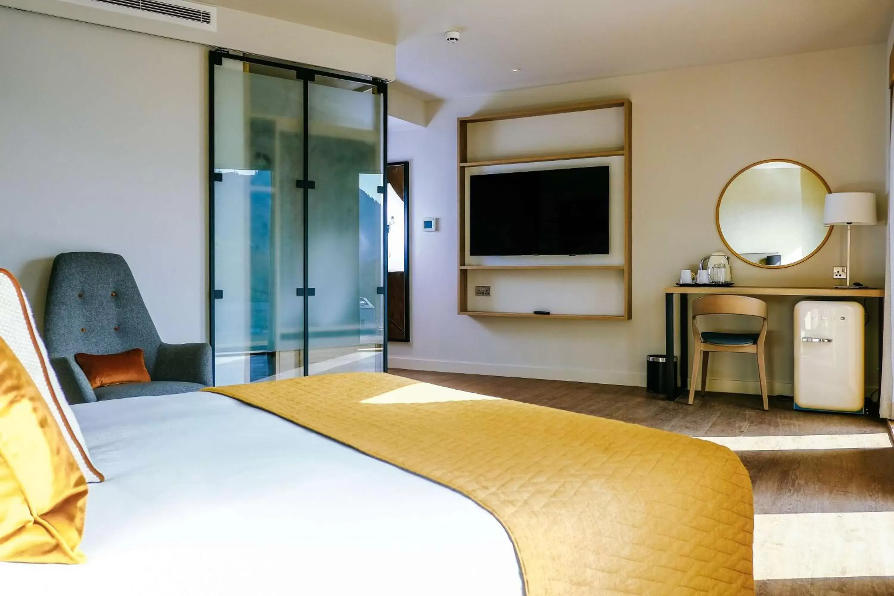 Bedroom, Bed in Hilton Garden Inn Snowdonia