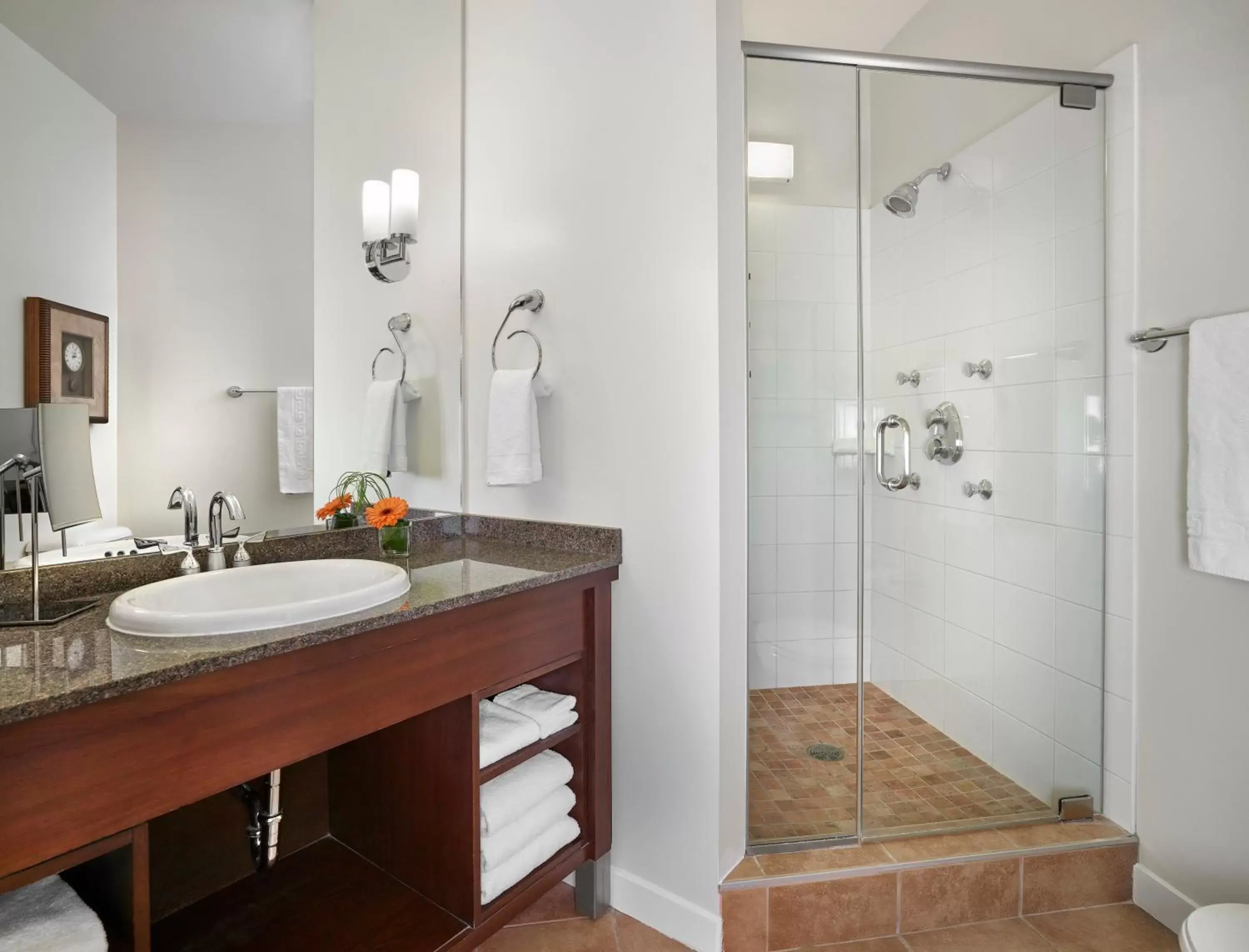 Shower, Bathroom in Metterra Hotel on Whyte