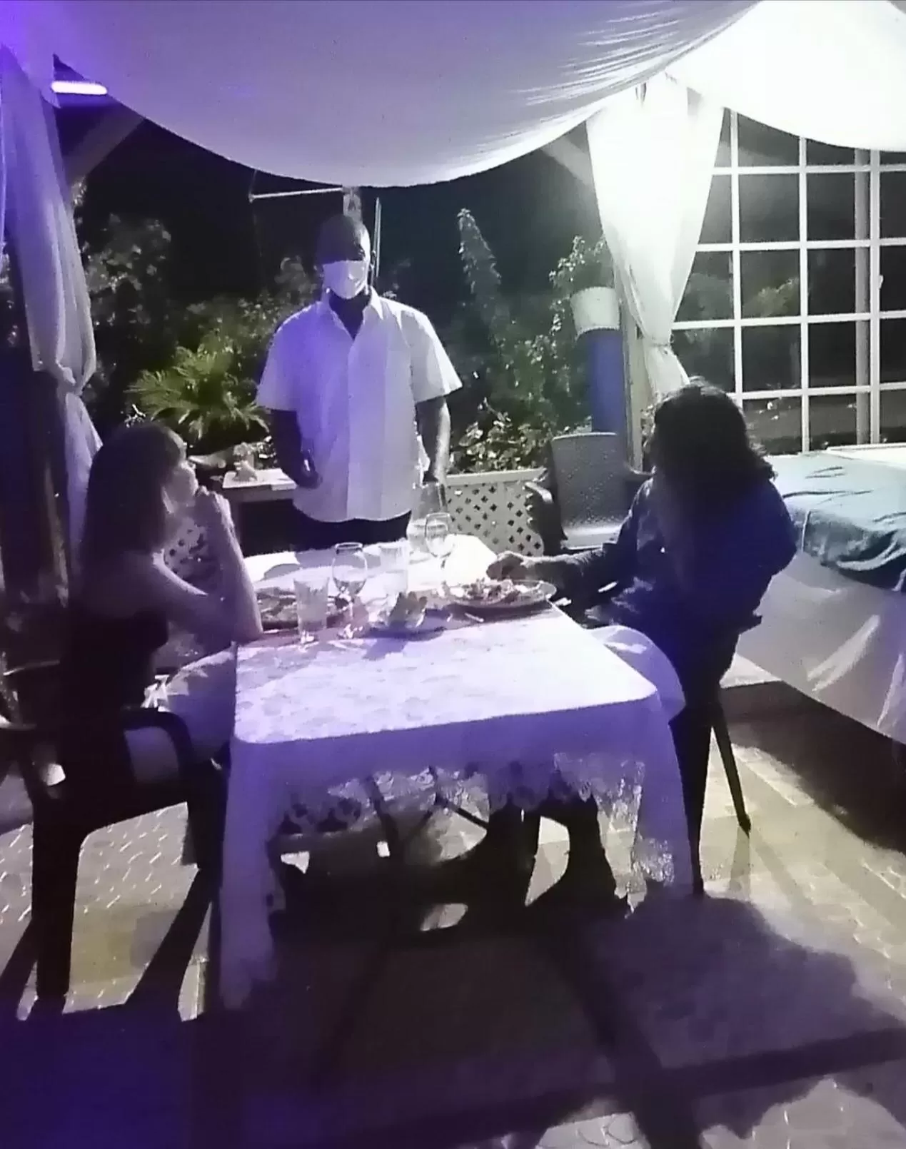 Restaurant/places to eat in Casa Royal Palm Inn