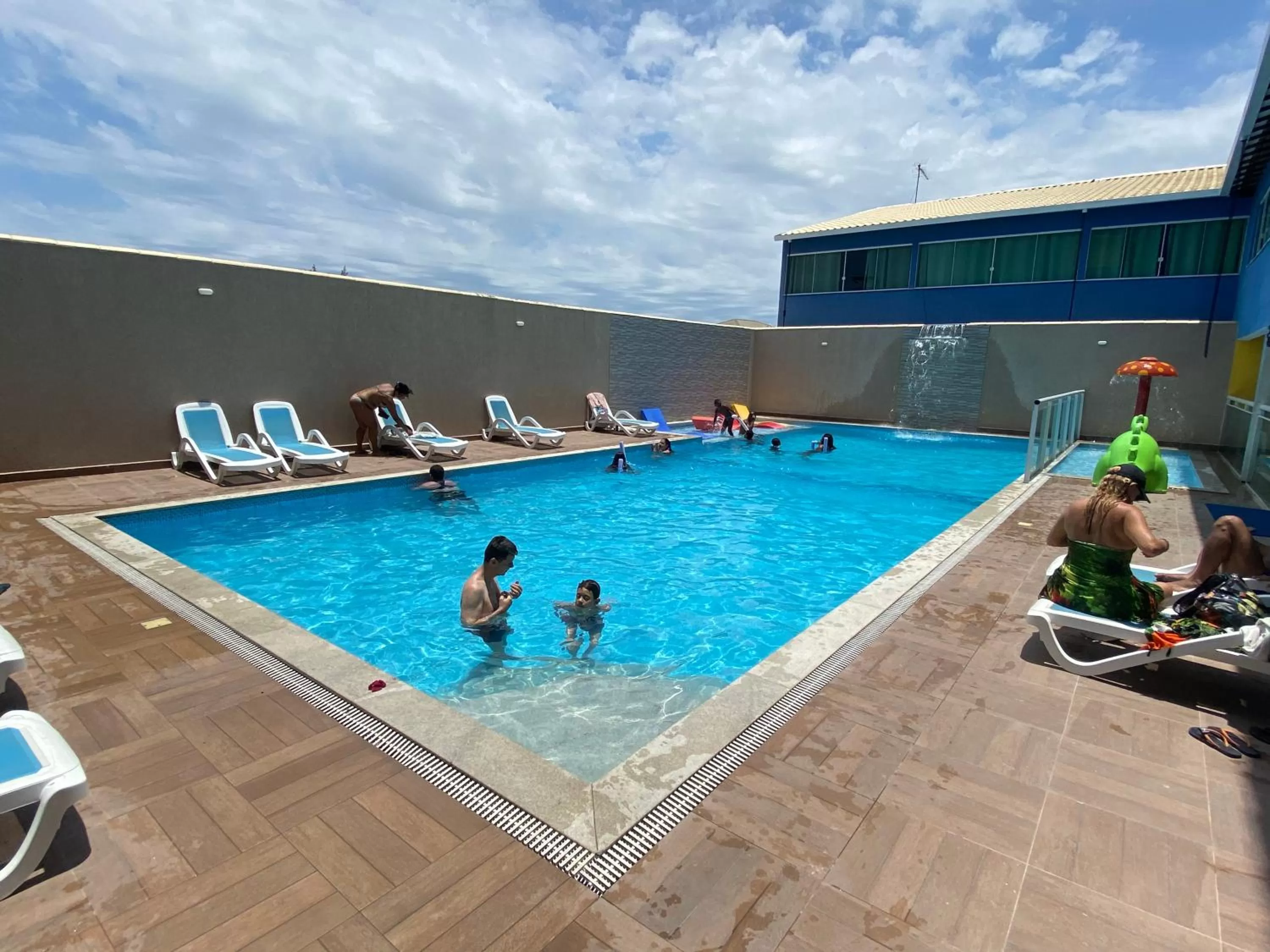 Swimming pool in Pousada Laguna Hotel