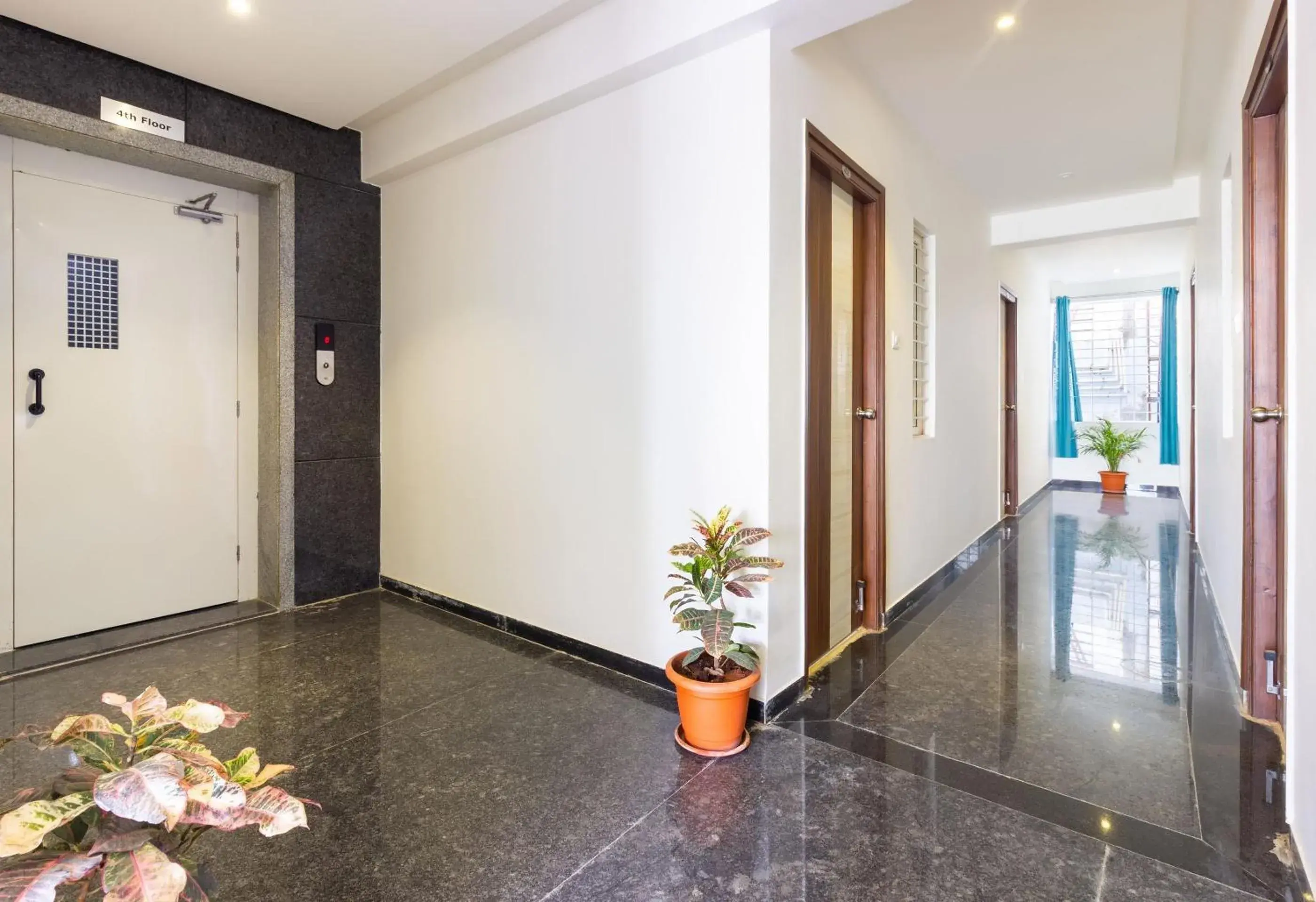 Lobby or reception in OYO Qualia Inn Kondapur Near Botanical Garden