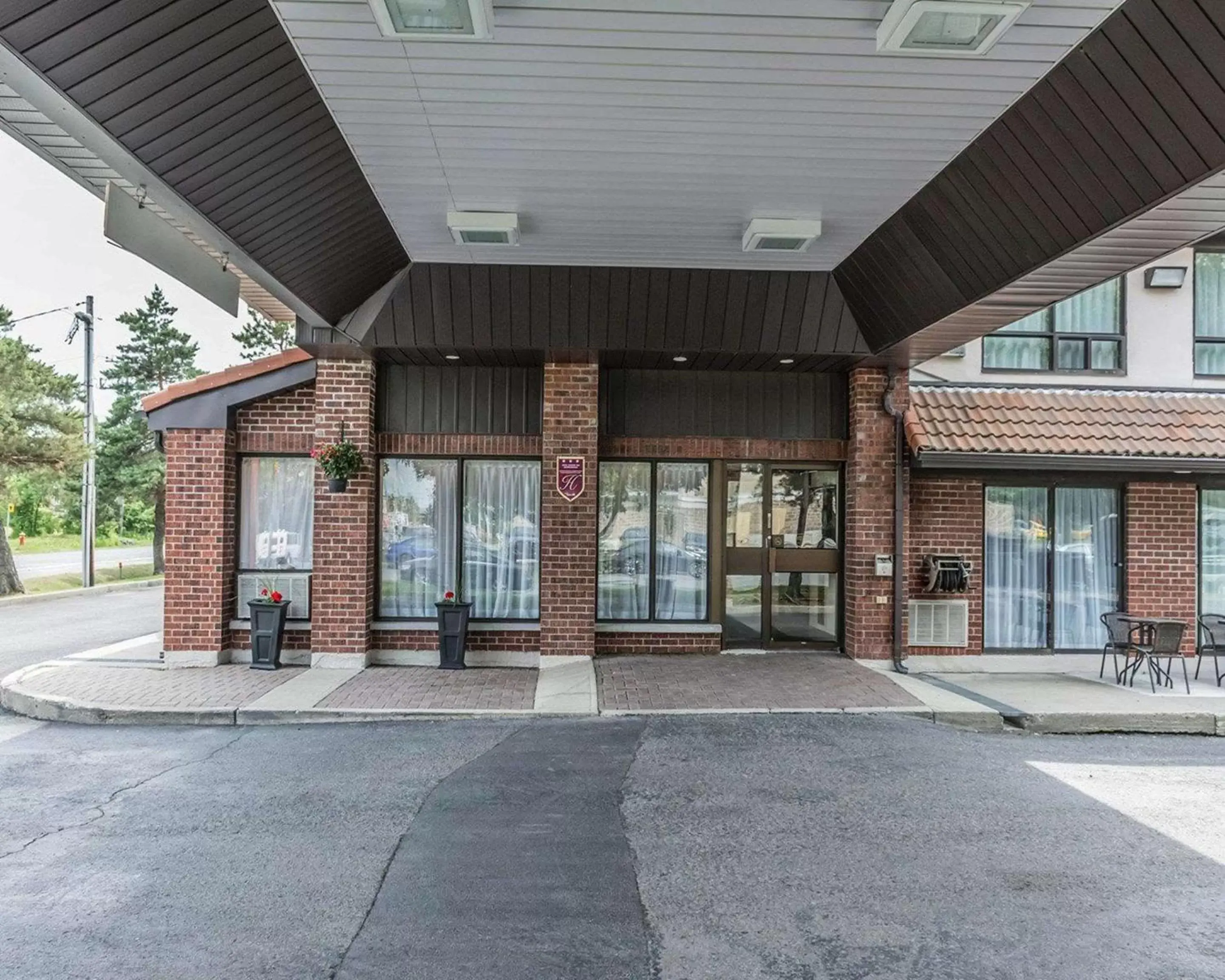 Property building in Comfort Inn Drummondville