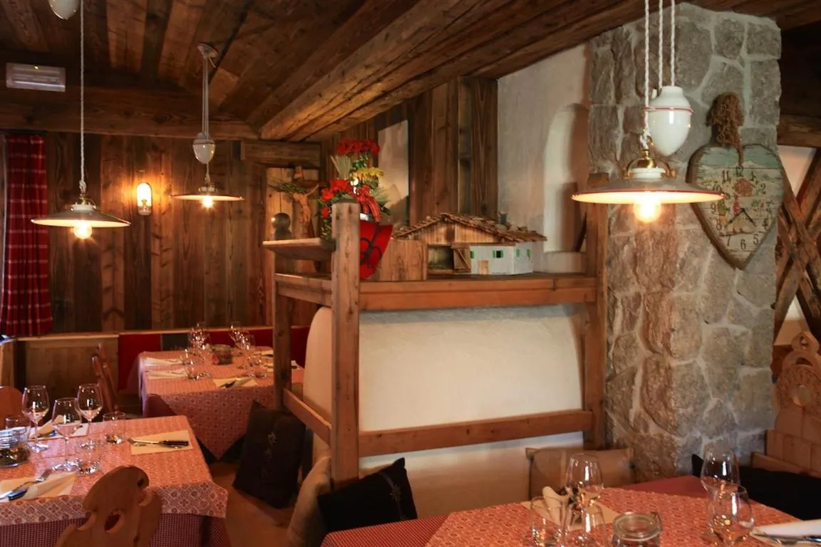 Restaurant/places to eat in Garnì Ladin
