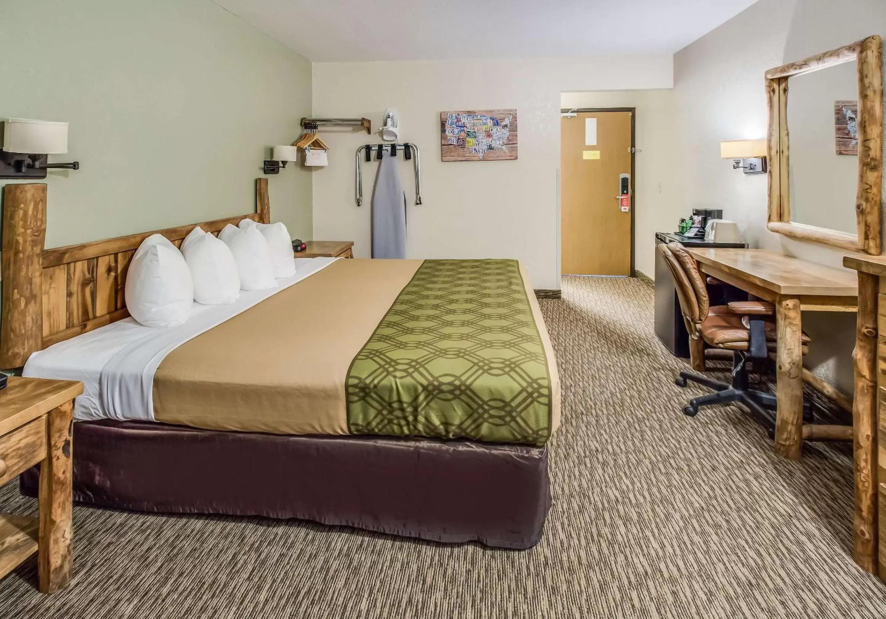 Photo of the whole room, Bed in Econo Lodge, Downtown Custer Near Custer State Park and Mt Rushmore