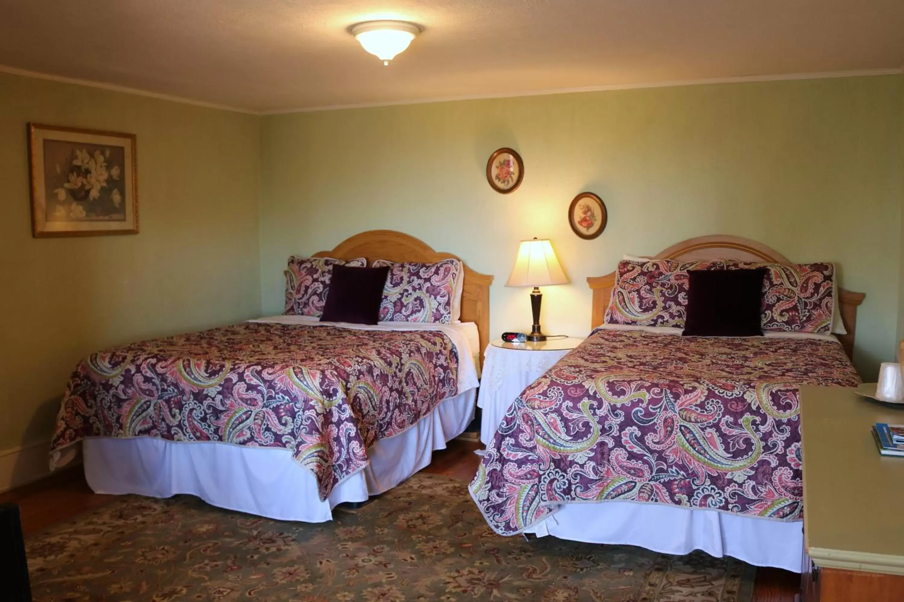 Bed in Echo Mountain Inn