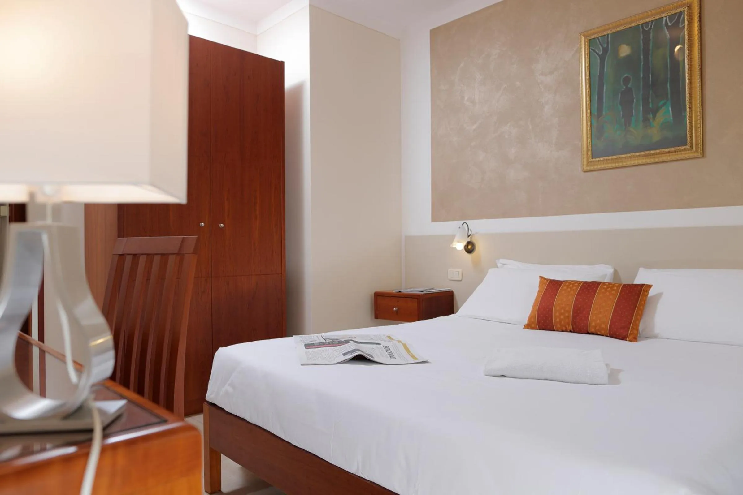 Photo of the whole room, Bed in Hotel Michelangelo