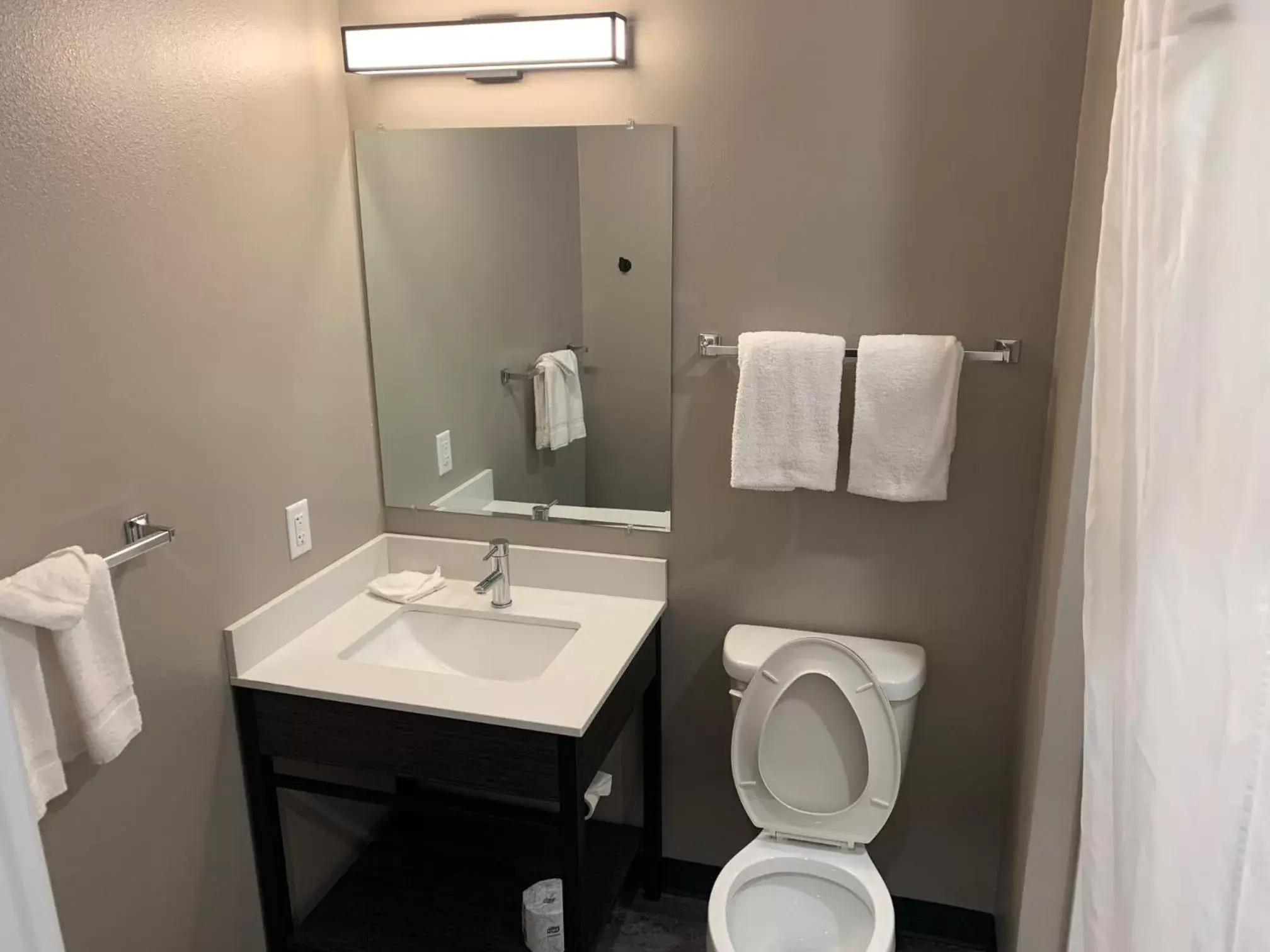 Bathroom in Motel 6 North Platte - East