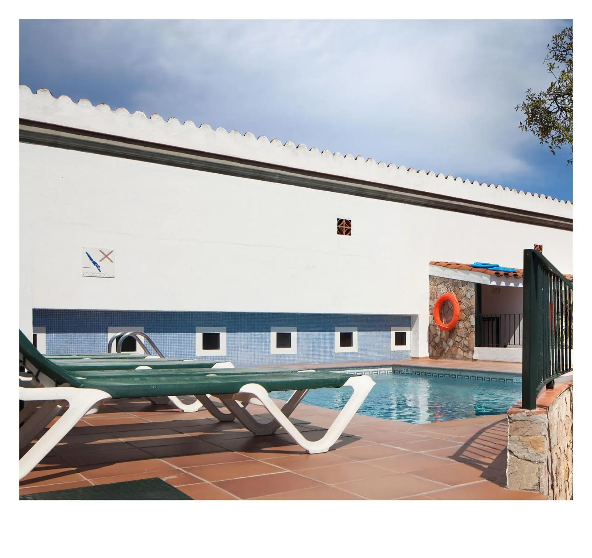 Swimming pool, Property Building in Hotel Ninays