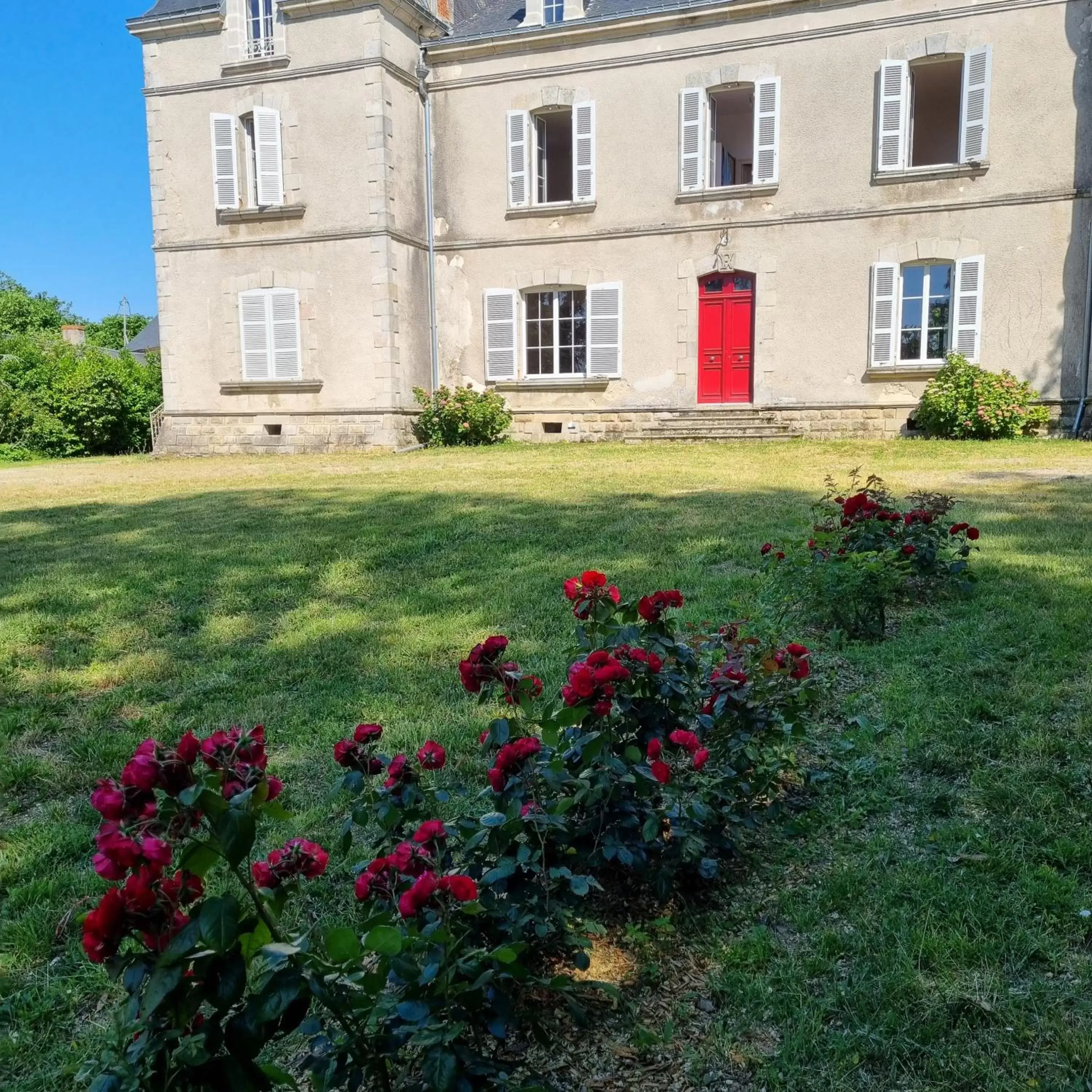 Garden view, Property Building in Chambres d'hôtes Château de Saint Etienne du Bois