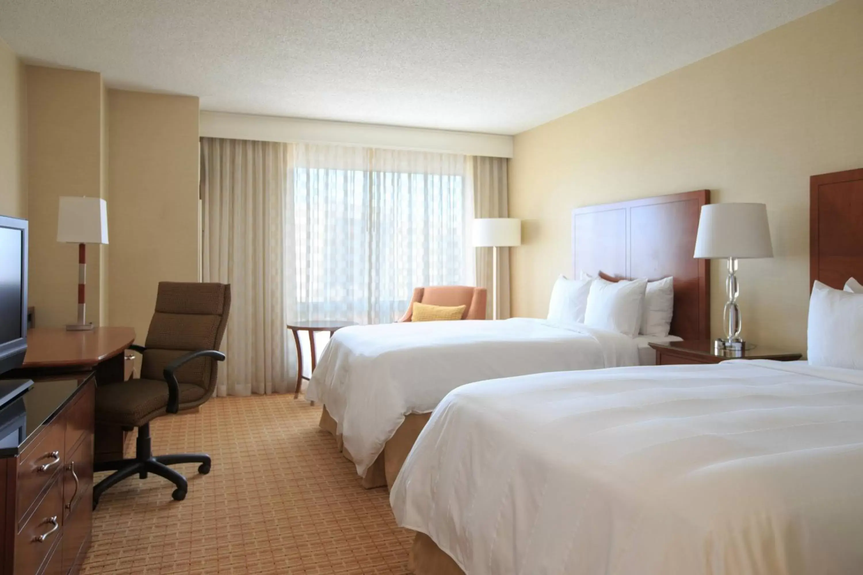 Photo of the whole room, Bed in Gaithersburg Marriott Washingtonian Center