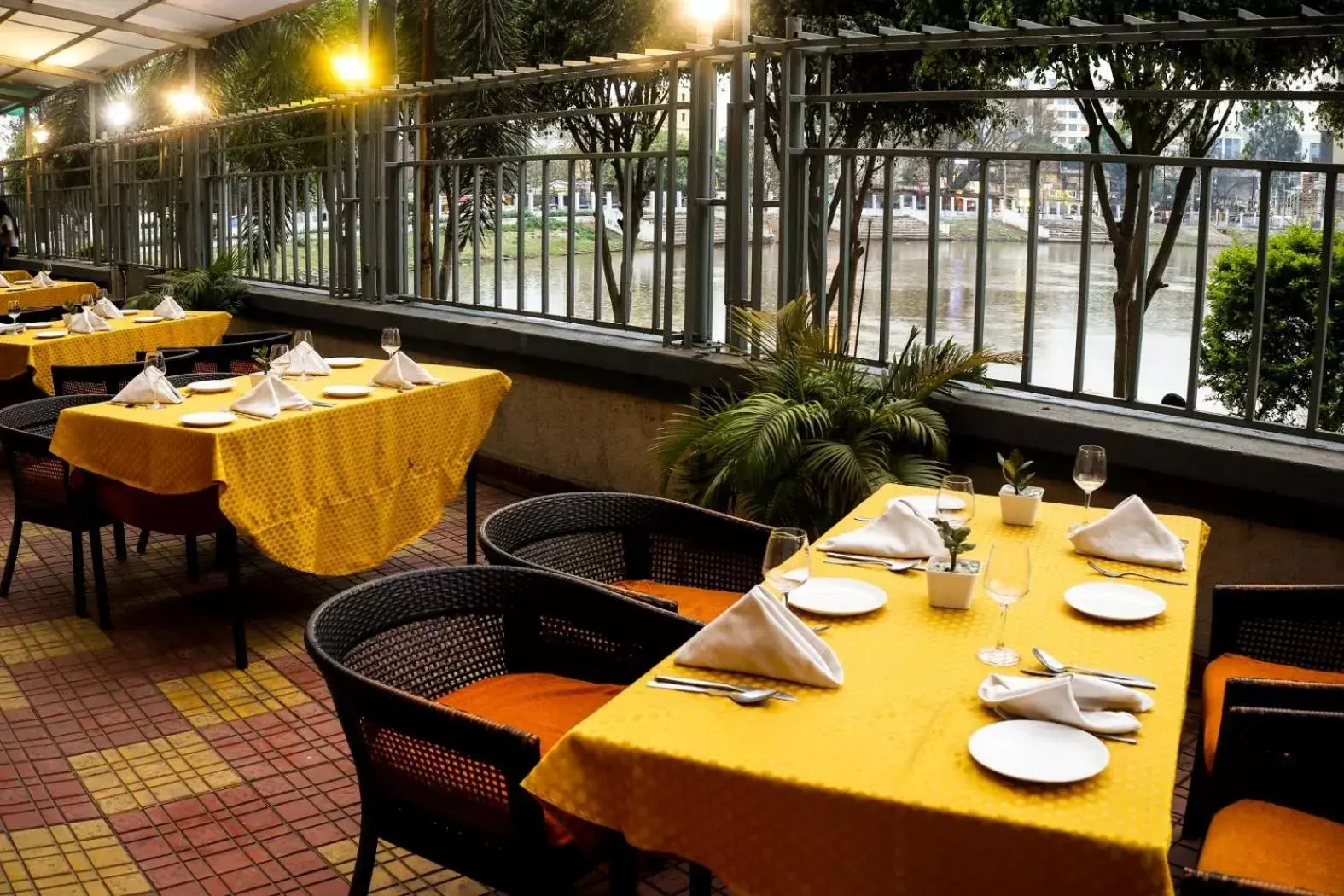 Restaurant/Places to Eat in Le Lac Sarovar Portico- Ranchi