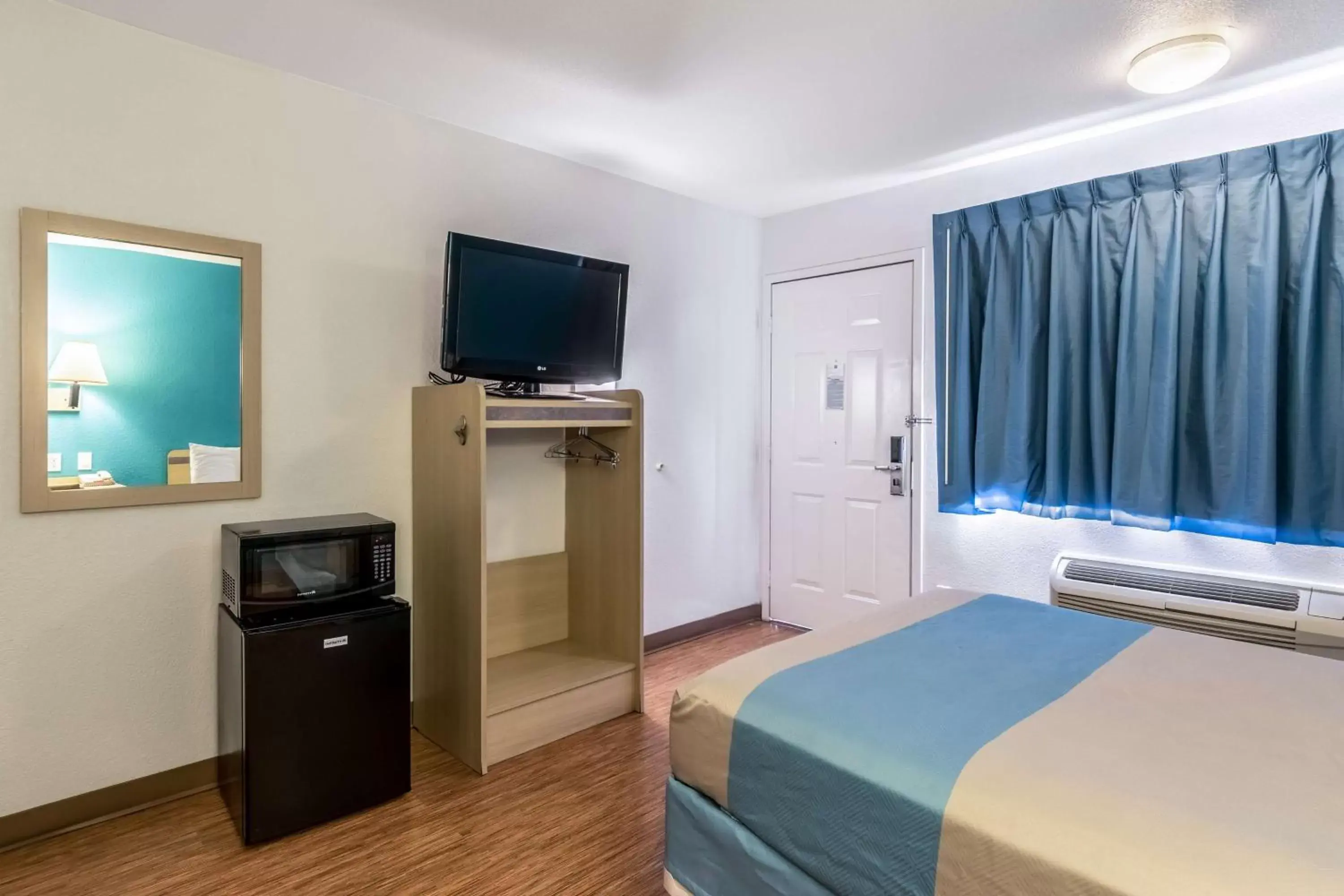 TV and multimedia, TV/Entertainment Center in Motel 6-El Centro, CA