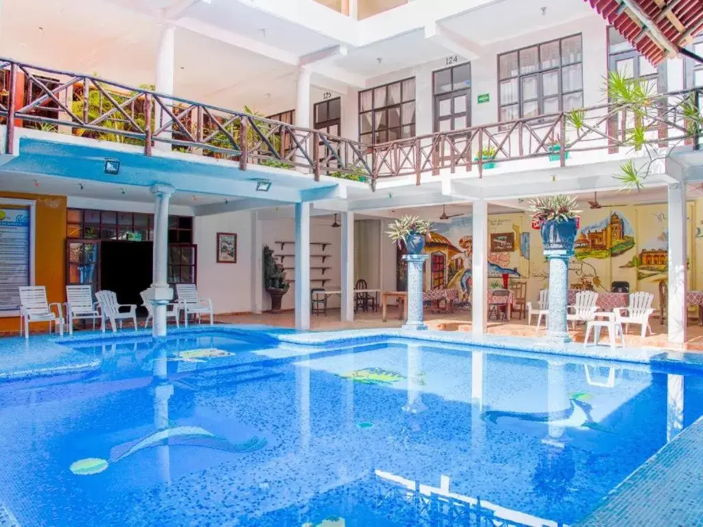 Swimming Pool in Hotel Bello Sol Caribe