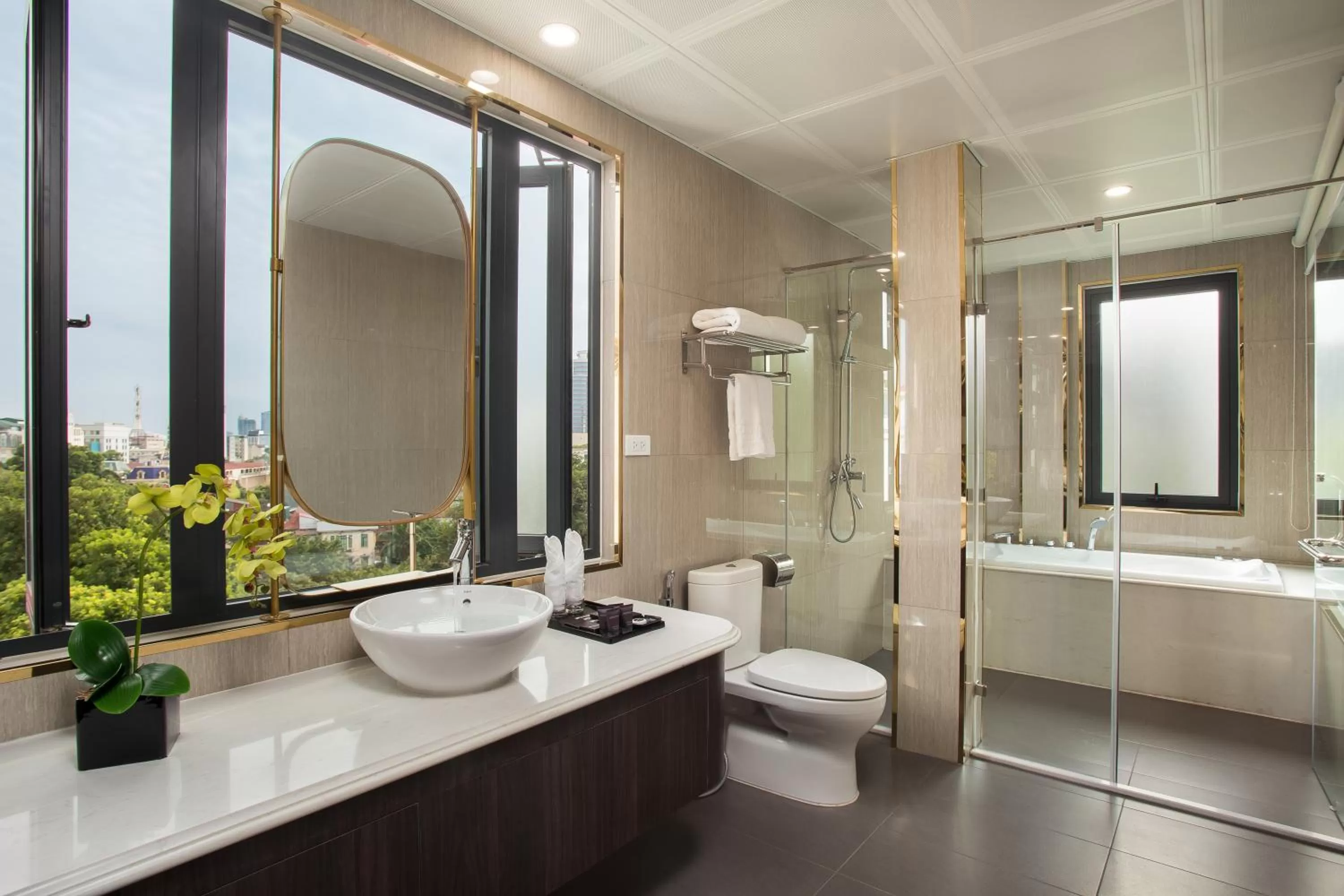 Shower in Hanoi L'Heritage Diamond Hotel & Spa