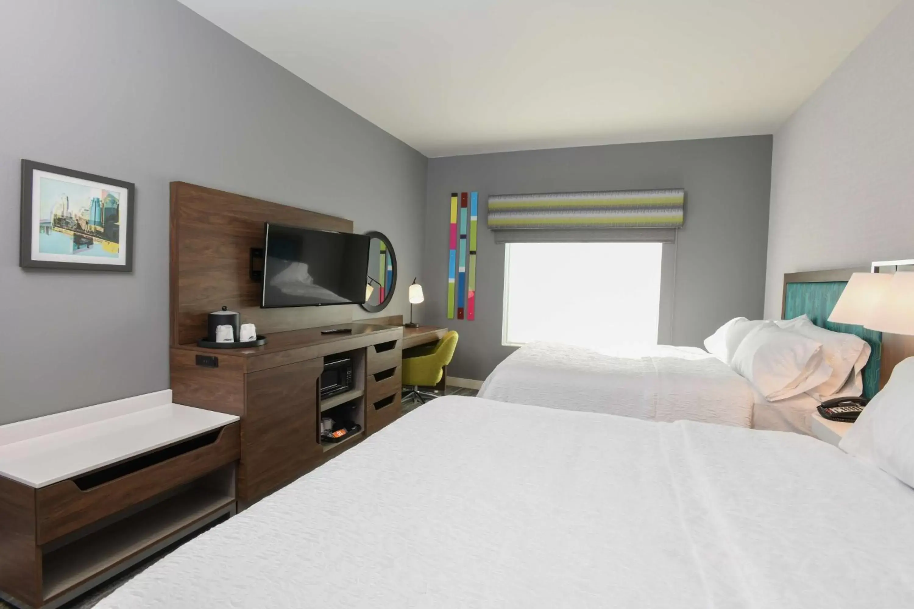 Bedroom, TV/Entertainment Center in Hampton Inn & Suites Cincinnati Liberty Township