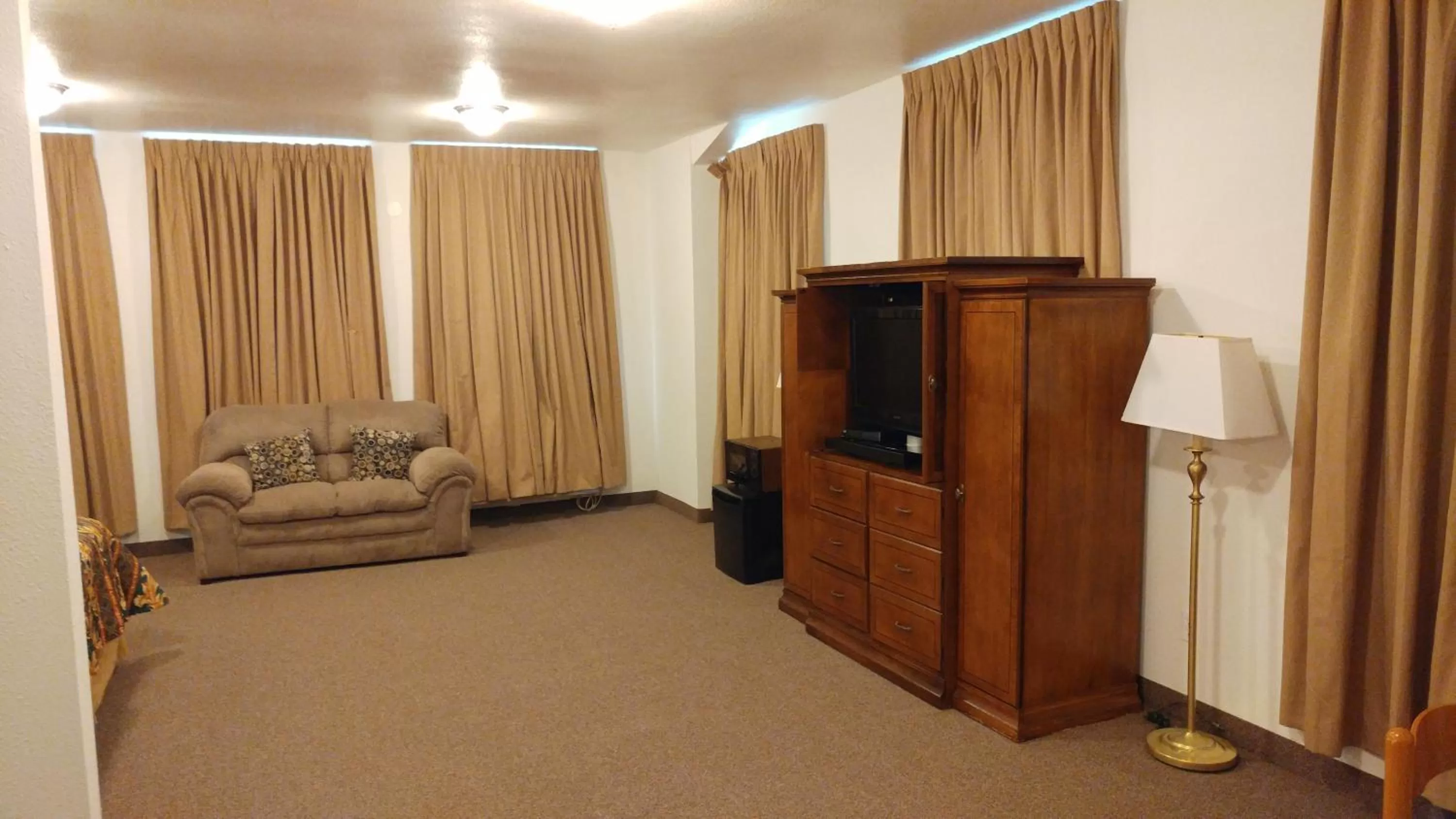 Bedroom in Country Regency Inn & Suites