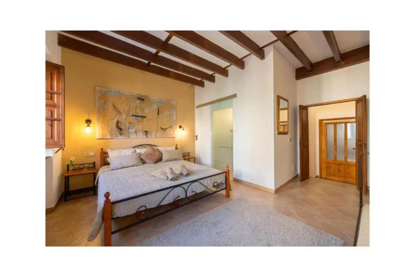 Bedroom, Bed in Boutique Hostal "Born53" im Stadtkern von Llucmajor, Mallorca