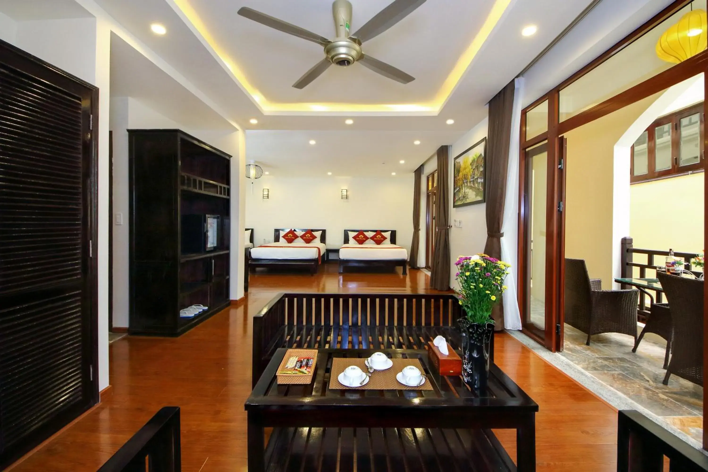 Family Room with Balcony in Little Town Villa Family Room with Balcony in Little Town Villa