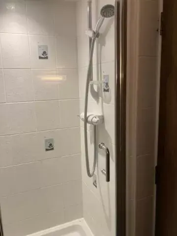 Shower, Bathroom in Grove House Hotel