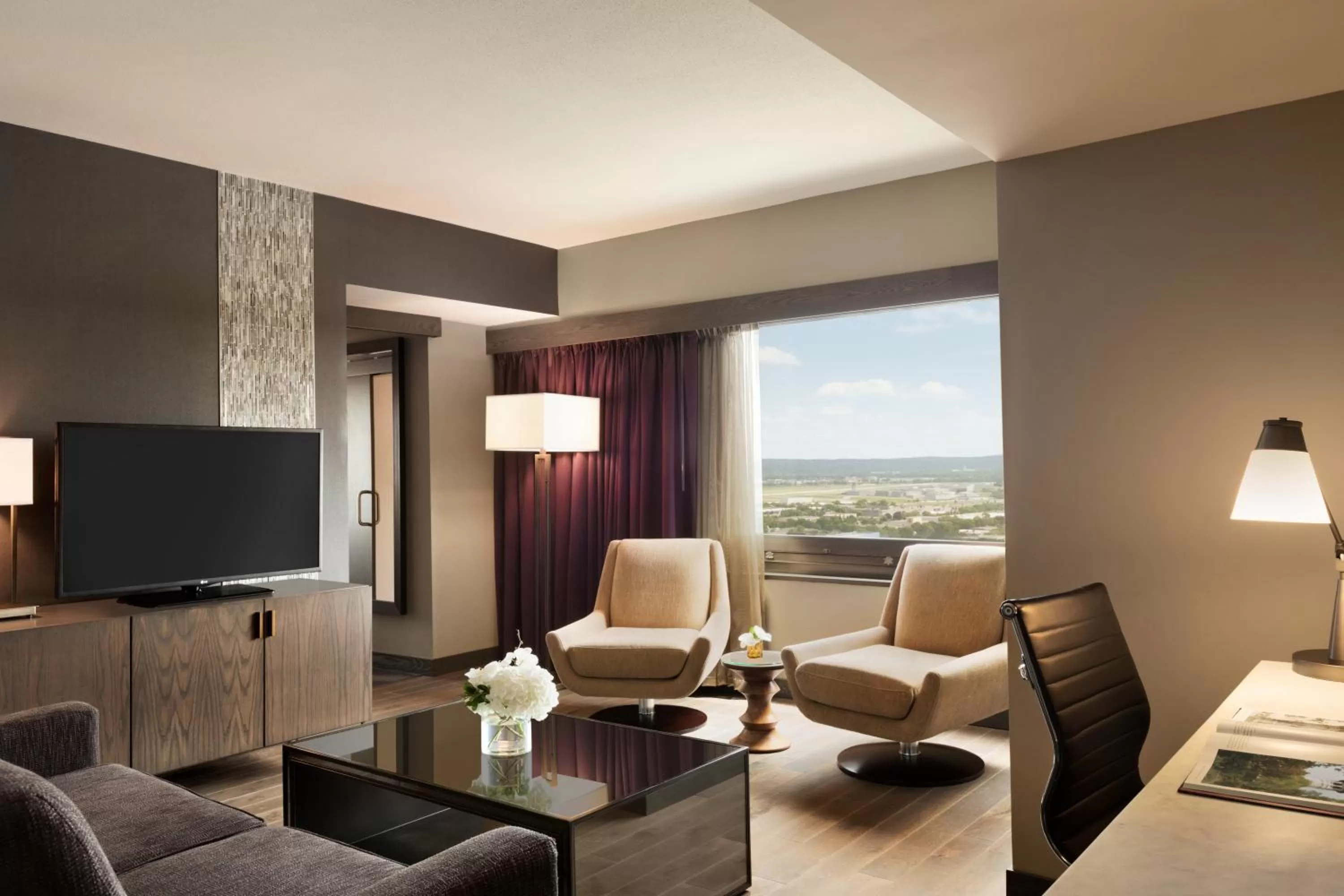 Photo of the whole room in InterContinental St. Paul Riverfront by IHG