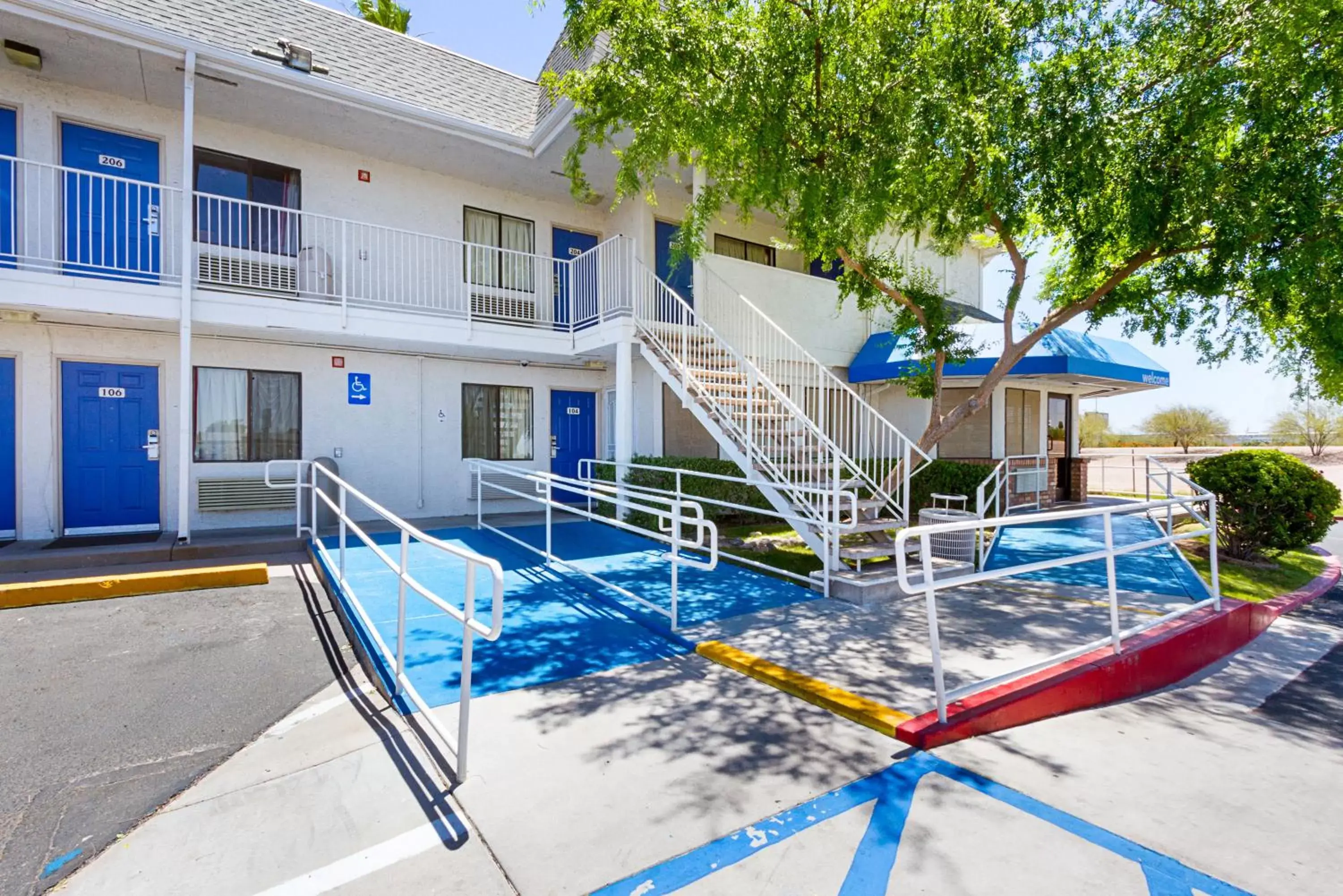 Facade/entrance, Property Building in Motel 6-Mesa, AZ - South