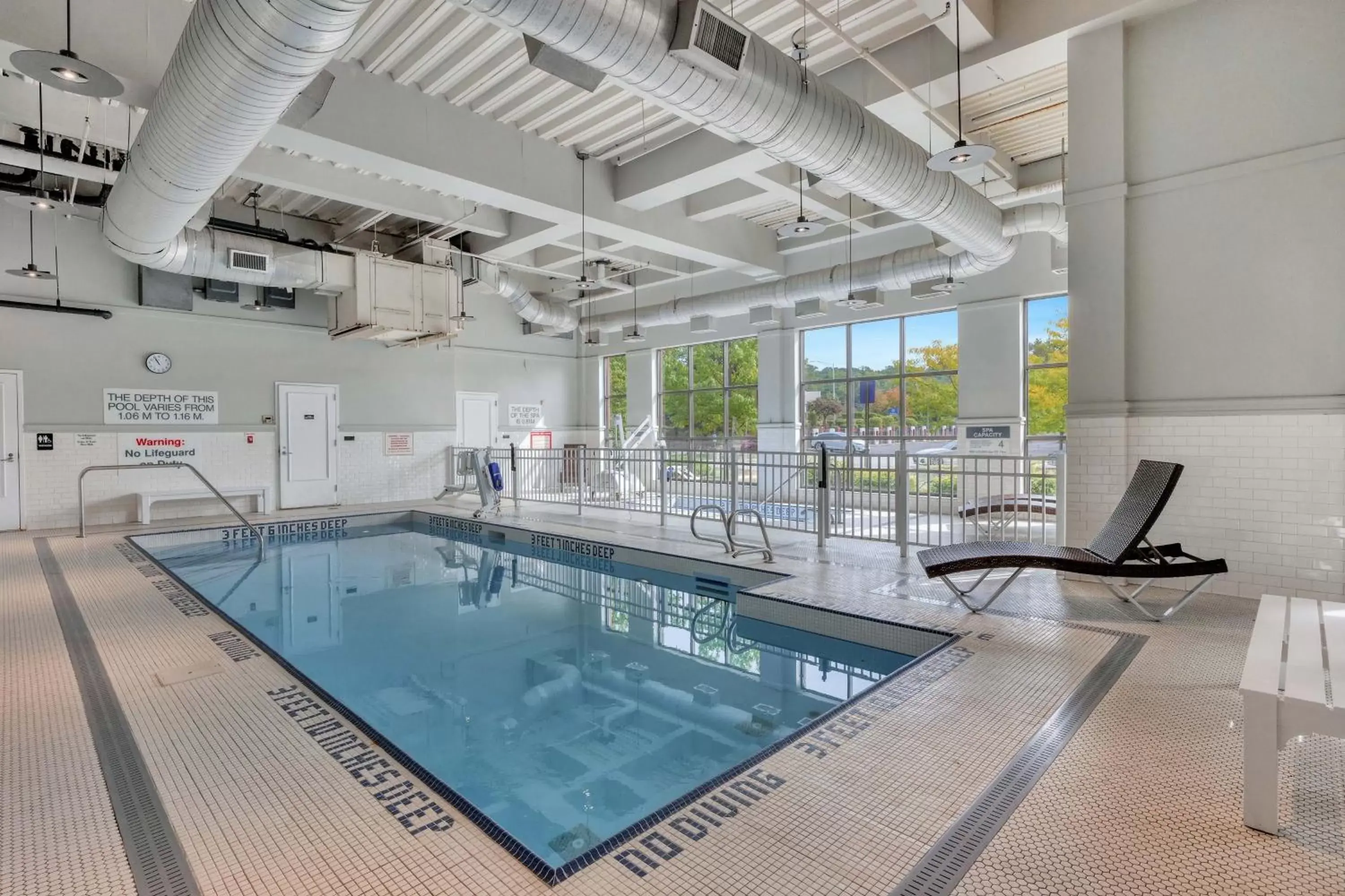 Swimming Pool in Sheraton Tarrytown Hotel