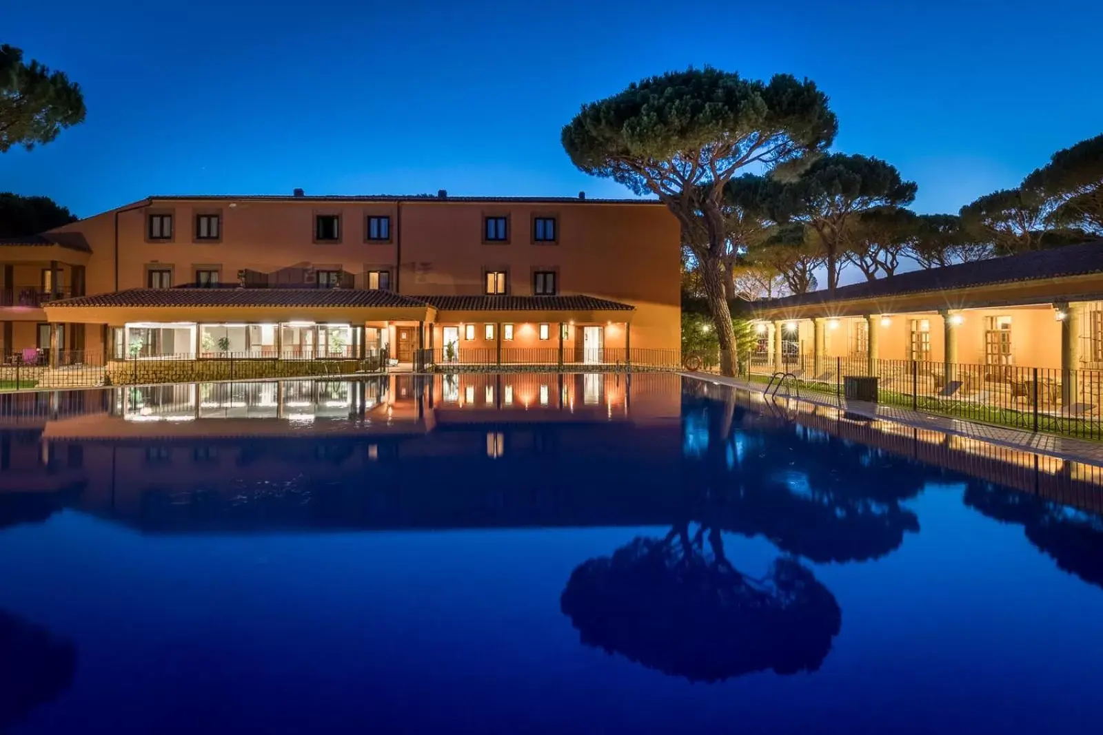 Swimming pool in Parador de Tordesillas Swimming pool in Parador de Tordesillas