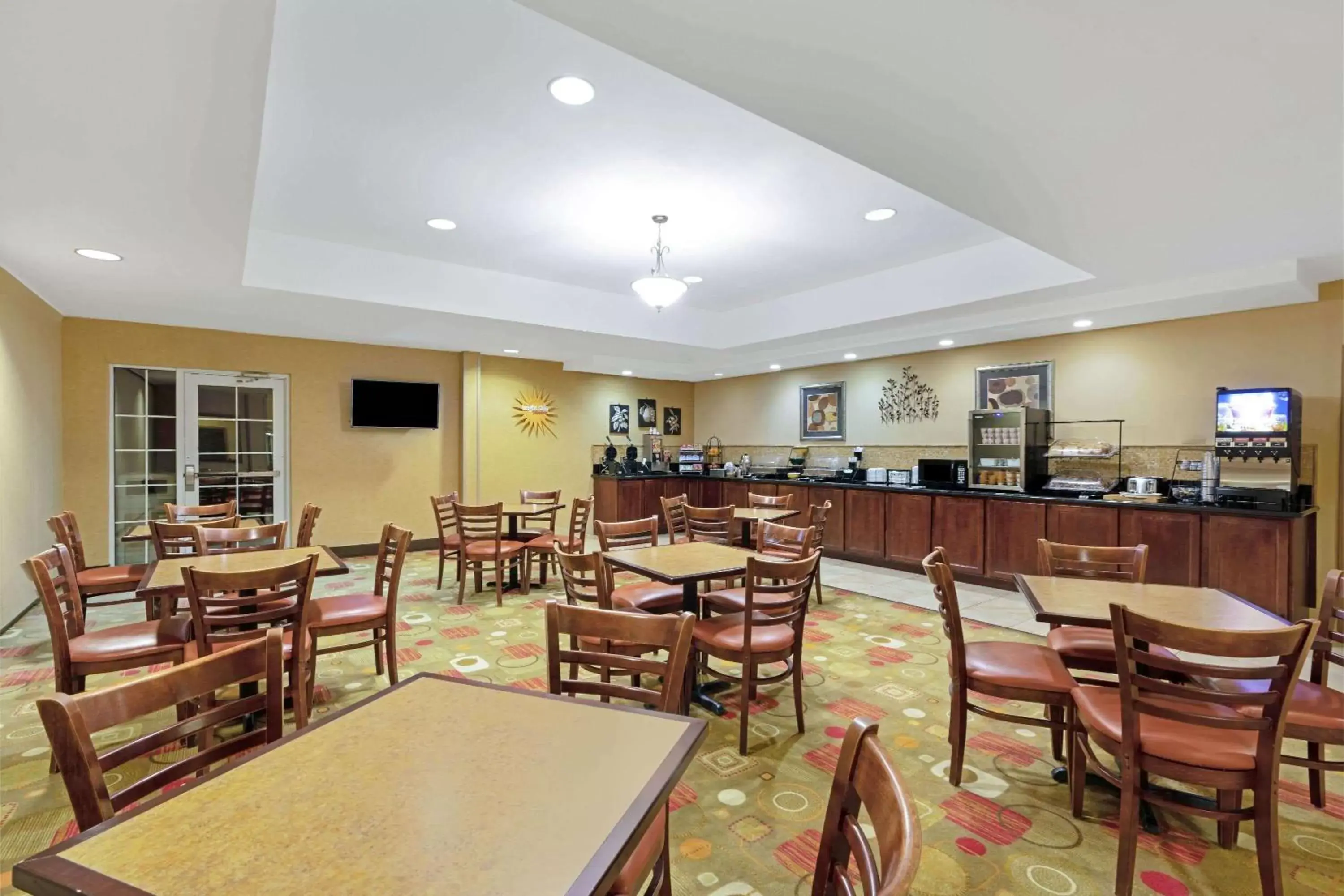 Restaurant/places to eat in La Quinta by Wyndham Stillwater -University Area Restaurant/places to eat in La Quinta by Wyndham Stillwater -University Area