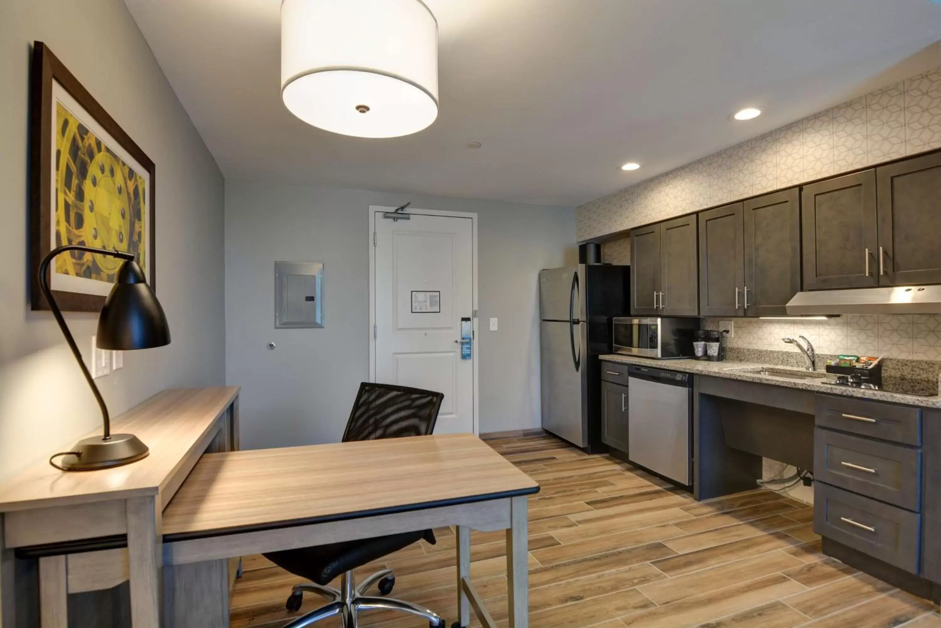 Bedroom, Kitchen/Kitchenette in Homewood Suites By Hilton Hadley Amherst