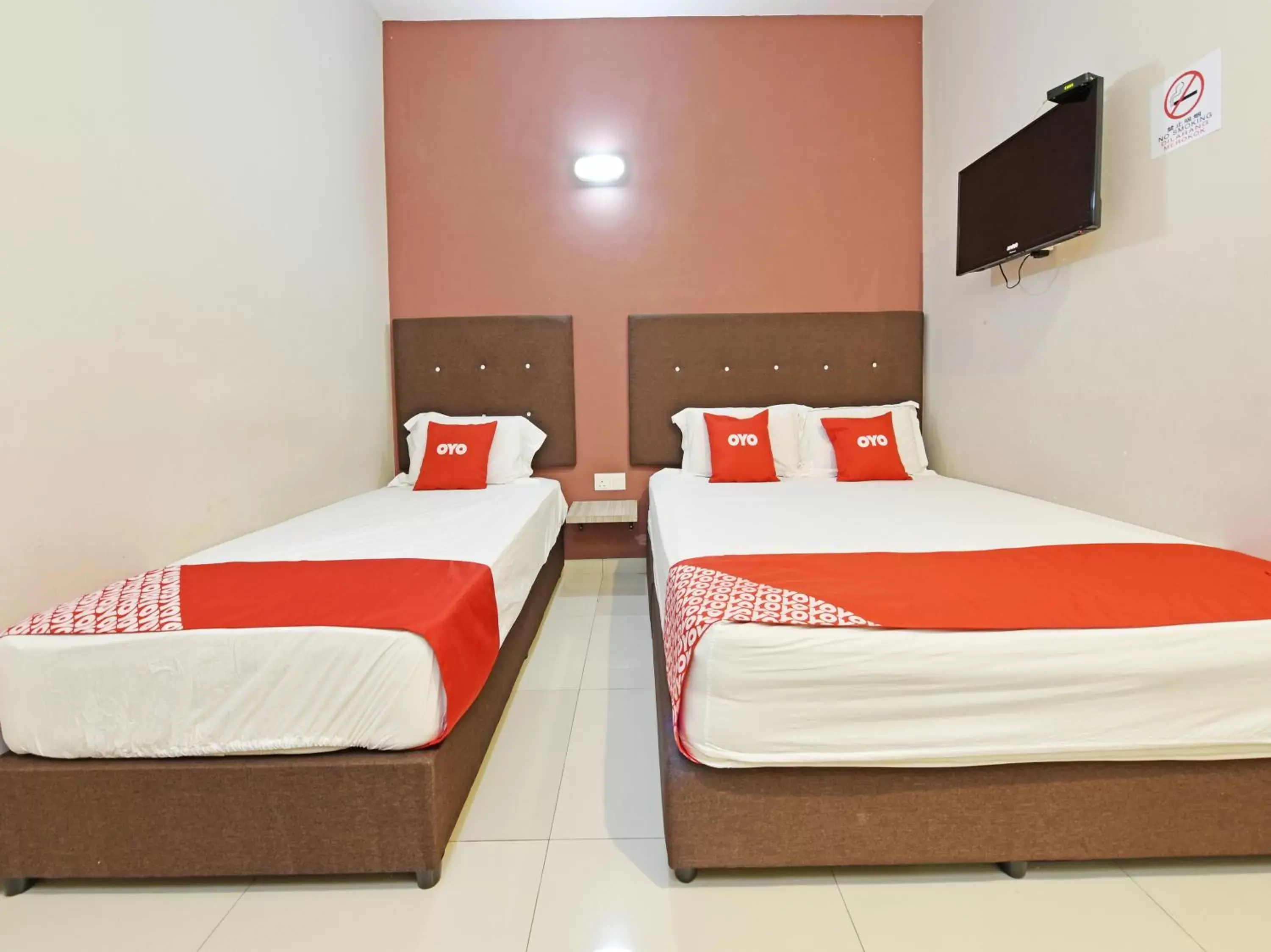 Bedroom, Bed in Super OYO Capital O 90556 Hotel Cherita Rooms