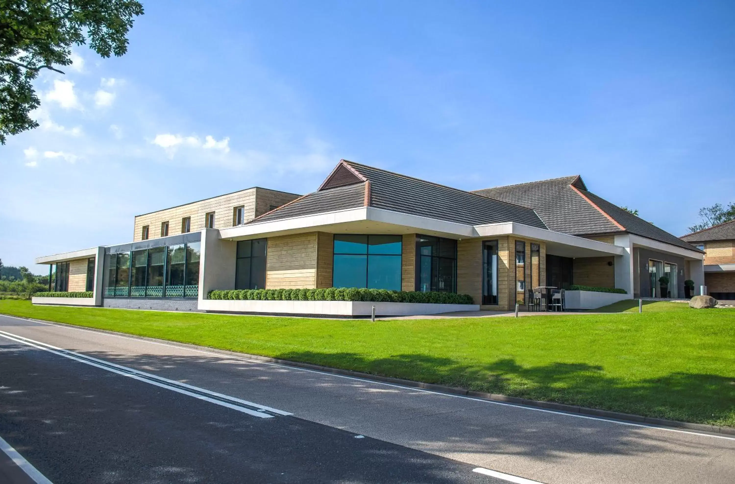 Facade/entrance, Property Building in Radstone Hotel