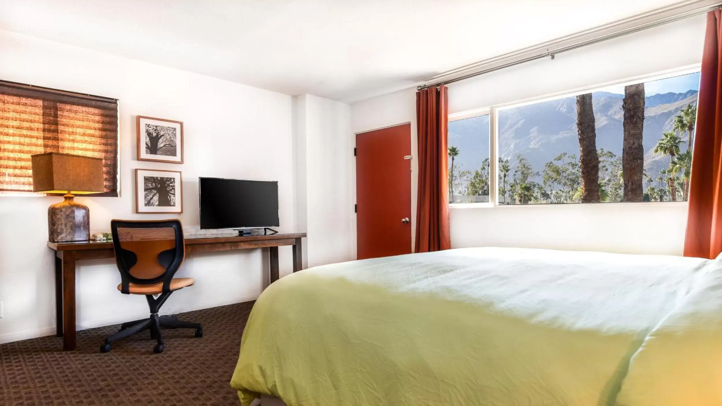 King Room with Mountain View in The Skylark, a Palm Springs Hotel King Room with Mountain View in The Skylark, a Palm Springs Hotel