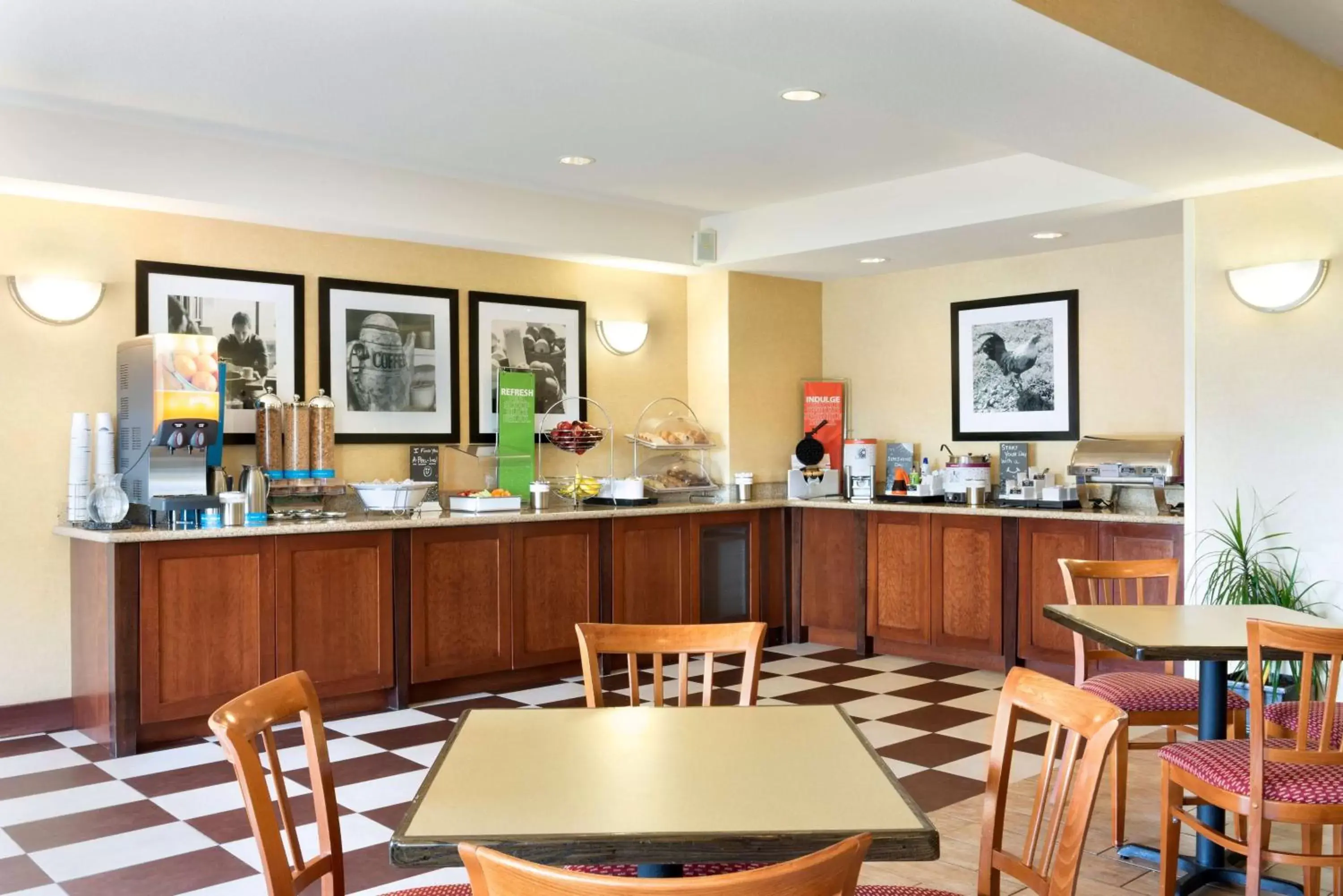 Dining area, Restaurant/Places to Eat in Hampton Inn Gillette