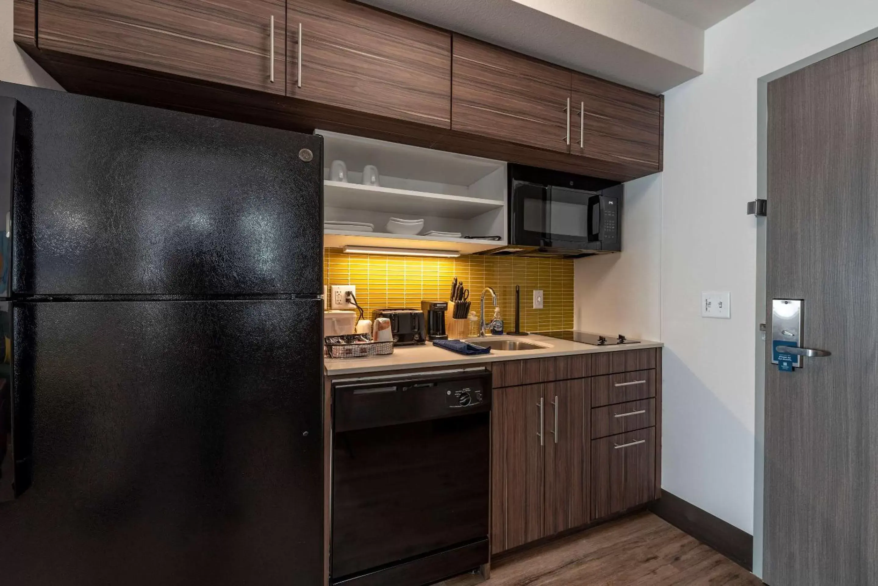 Bedroom, Kitchen/Kitchenette in MainStay Suites Colorado Springs East - Medical Center Area