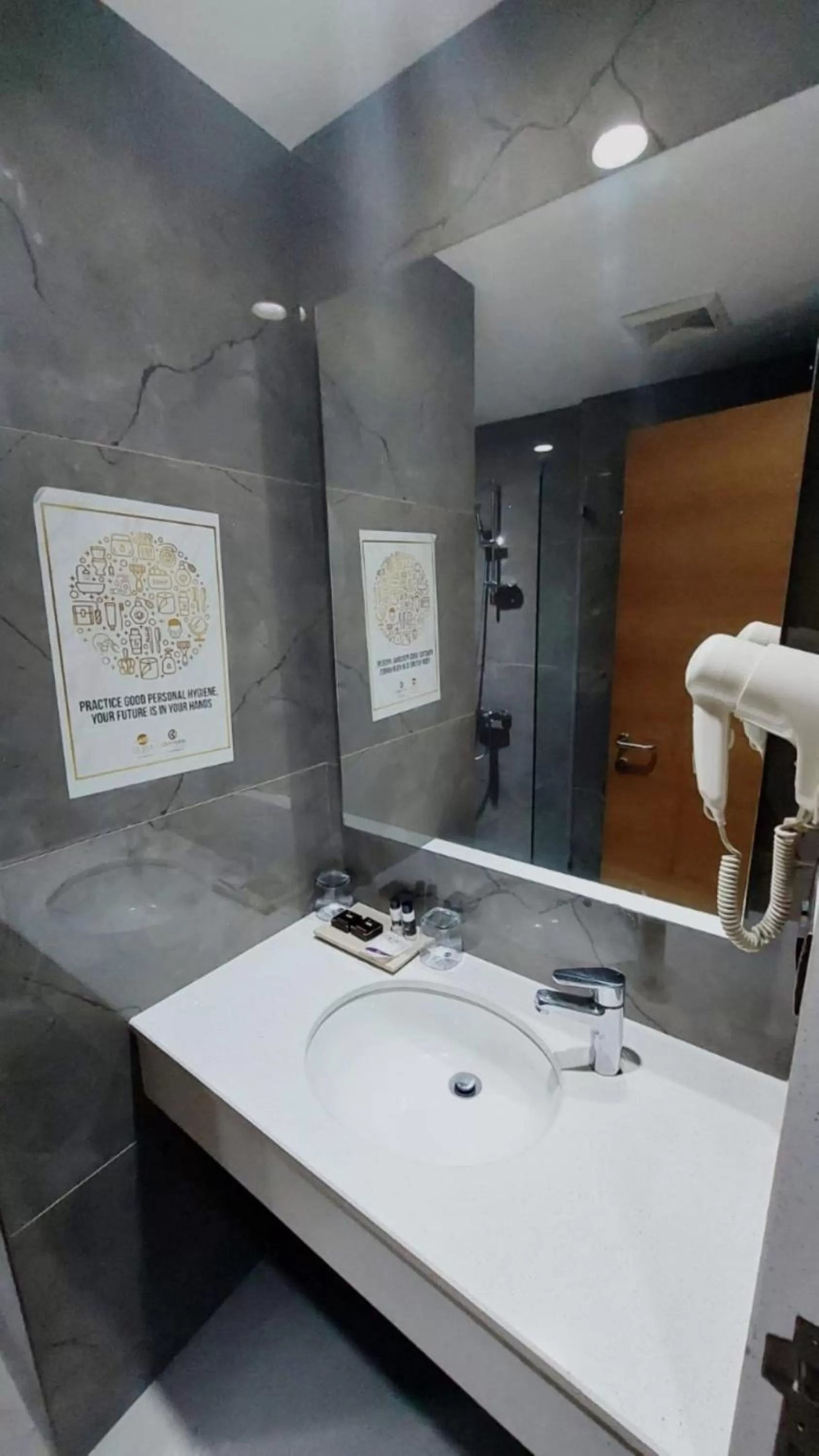 Bathroom in Hotel Suba Elite Vadodara