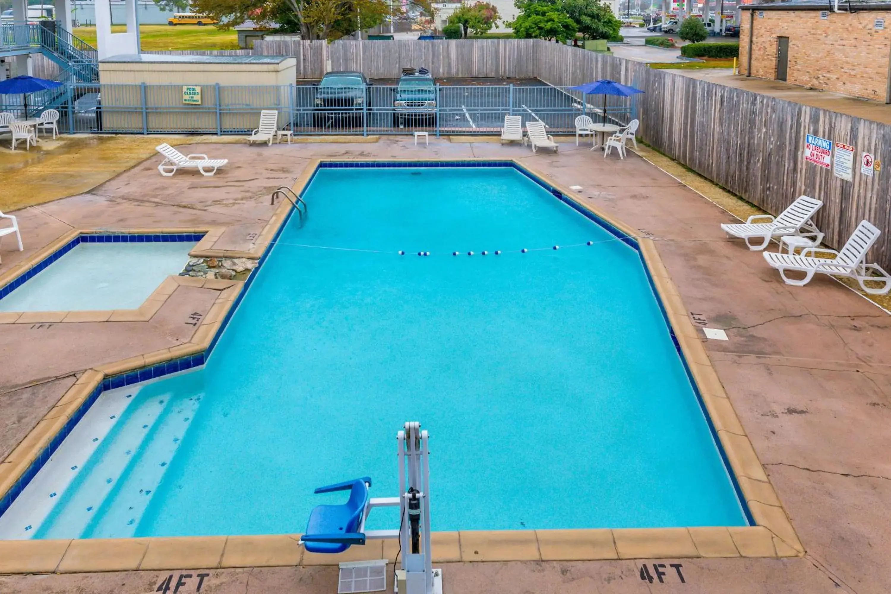 Day, Pool View in Motel 6-Alexandria, LA - South