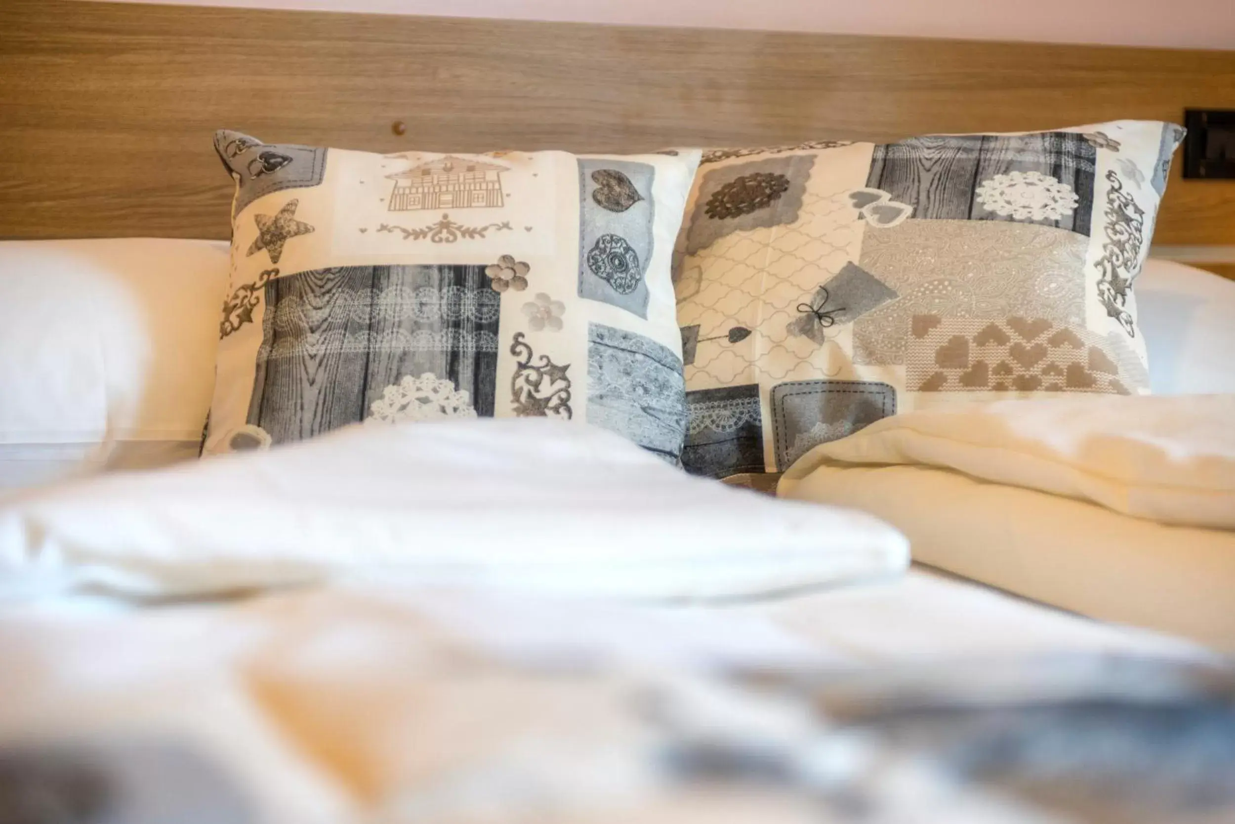 Decorative detail, Bed in Hotel Canada