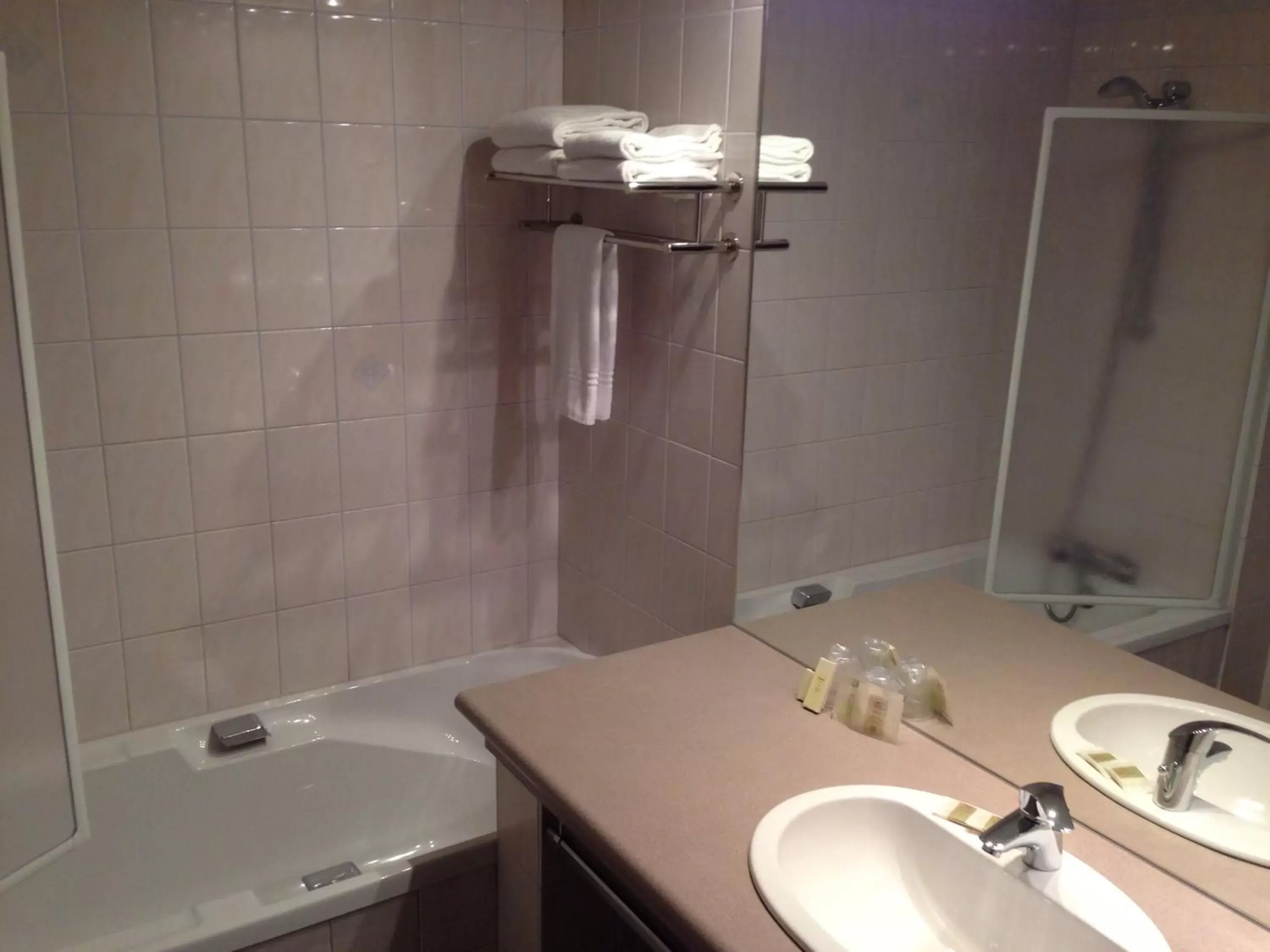 Bathroom in Hotel Colmar Vignes Eguisheim