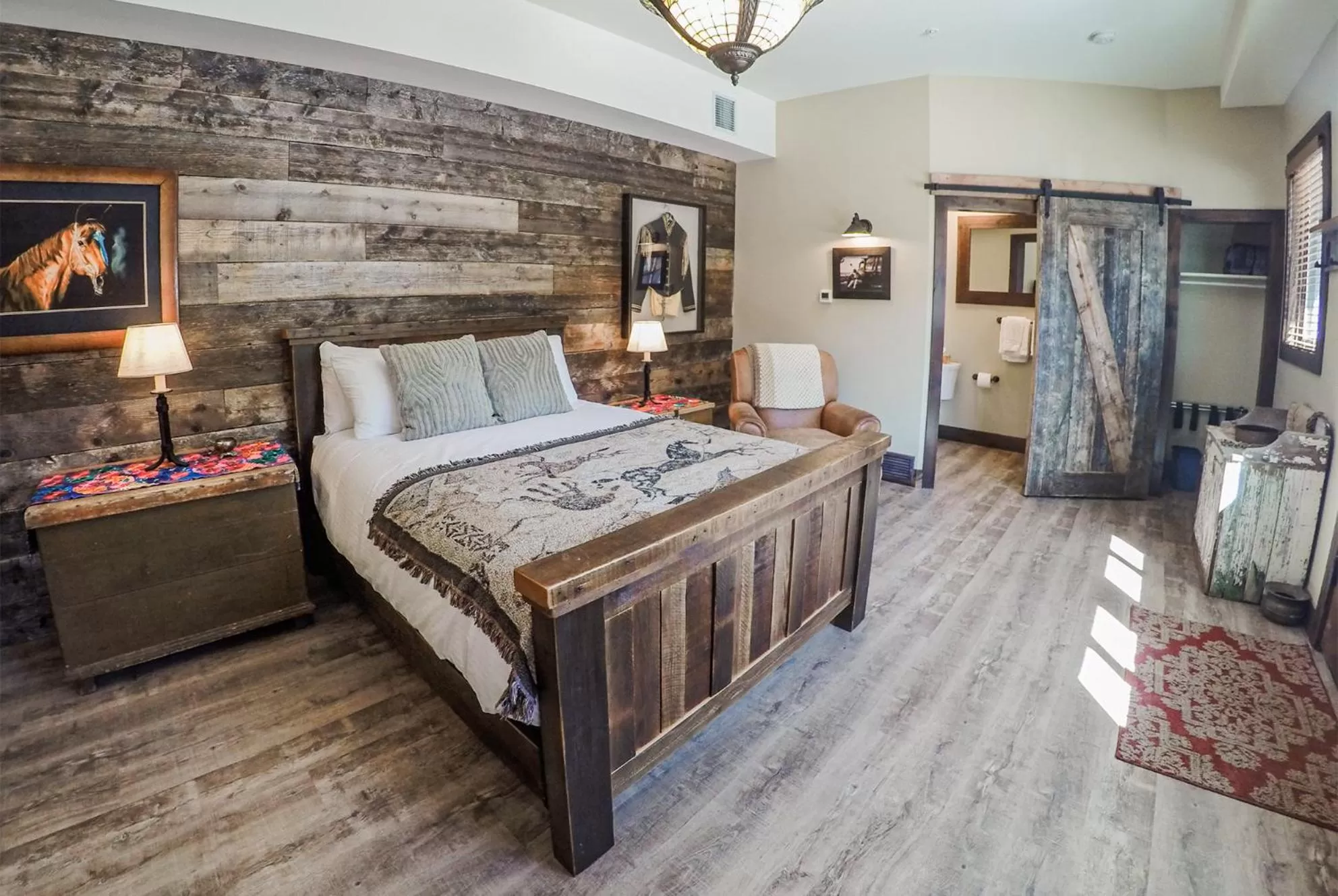 Bedroom, Bed in Lady MacDonald Country Inn