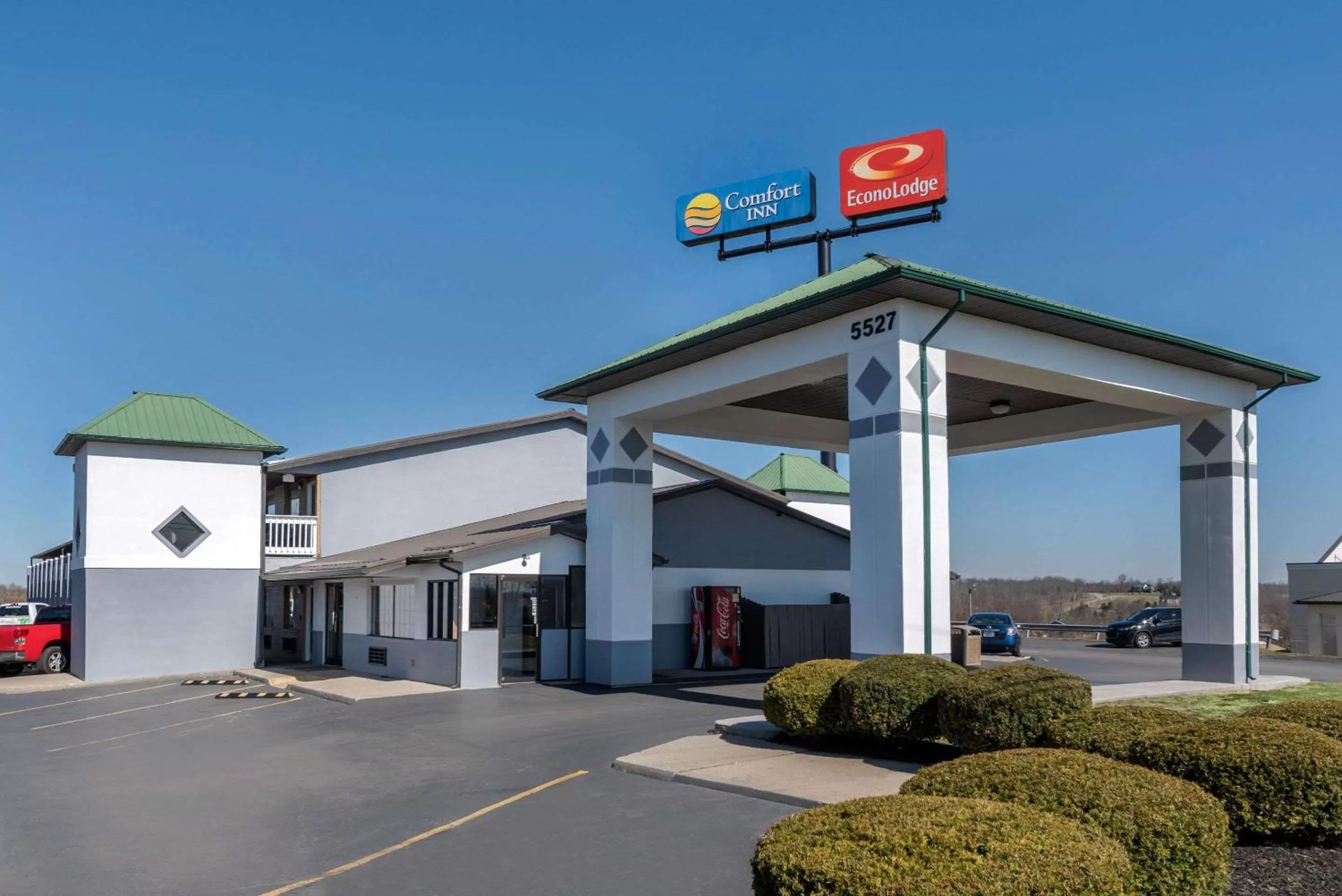 Property building in Econo Lodge Lexington Southeast