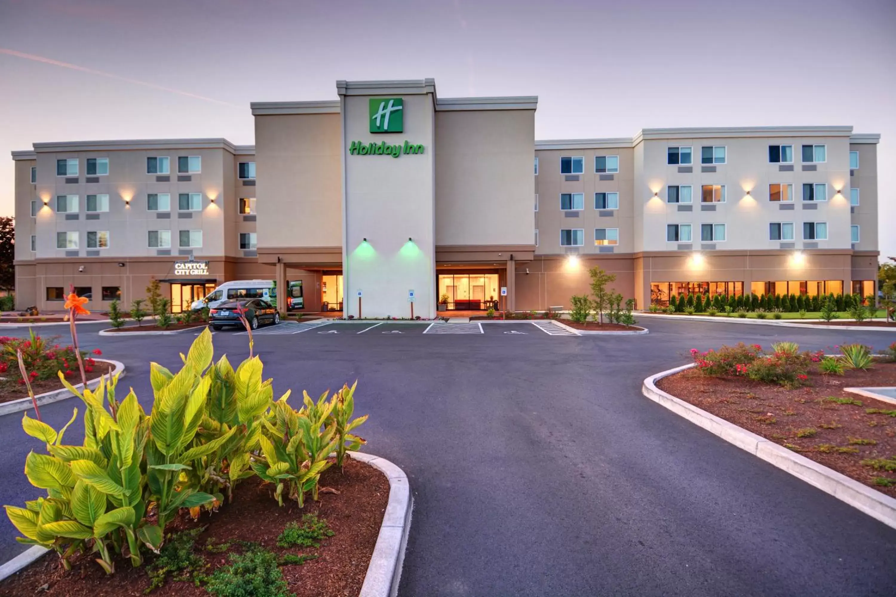 Property building in Holiday Inn - Salem by IHG Property building in Holiday Inn - Salem by IHG